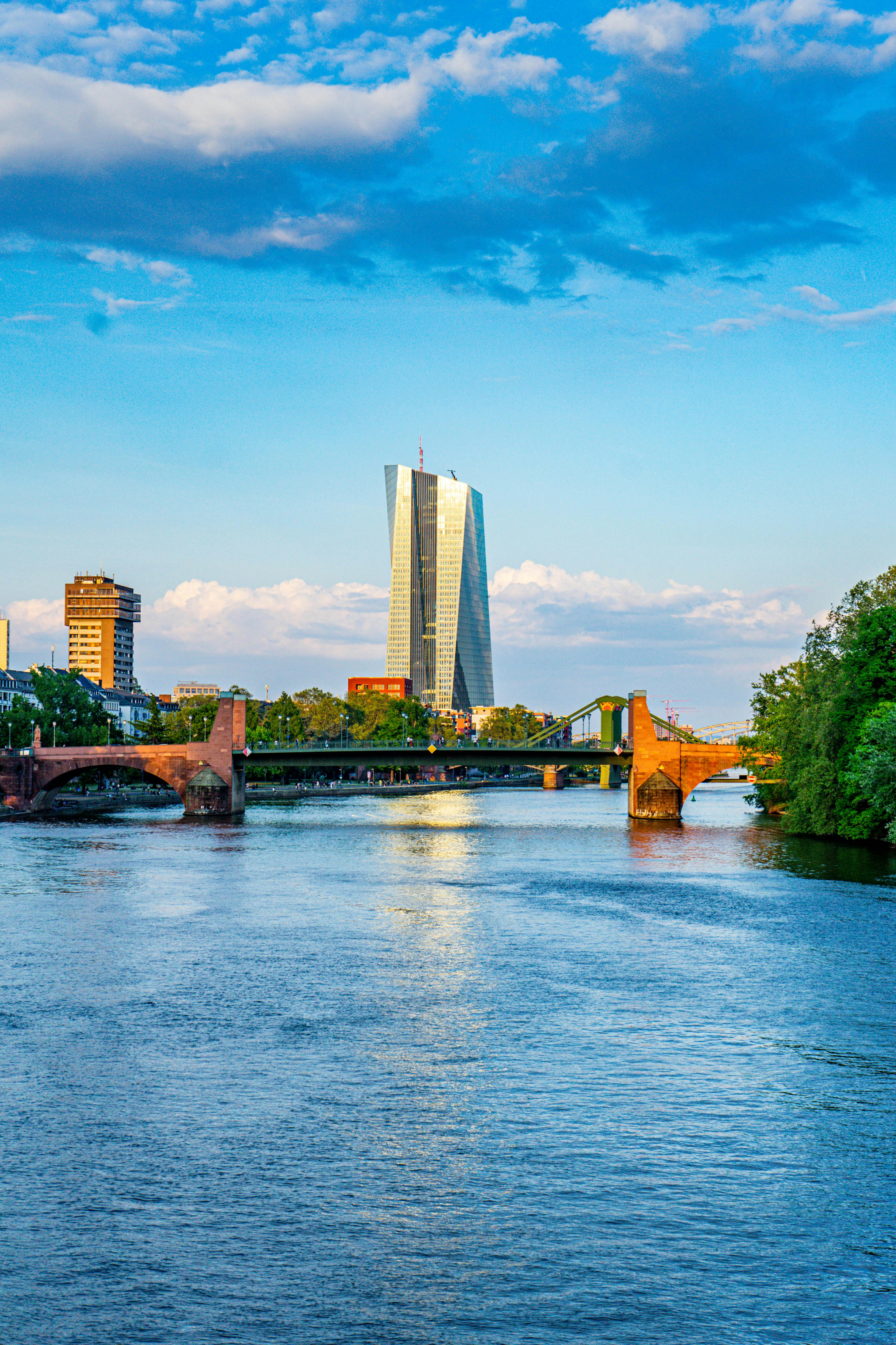 4000x6000 Alte Brucke and the European Central Bank Skyscraper in in Frankfurt, Hesse, Germany · Free