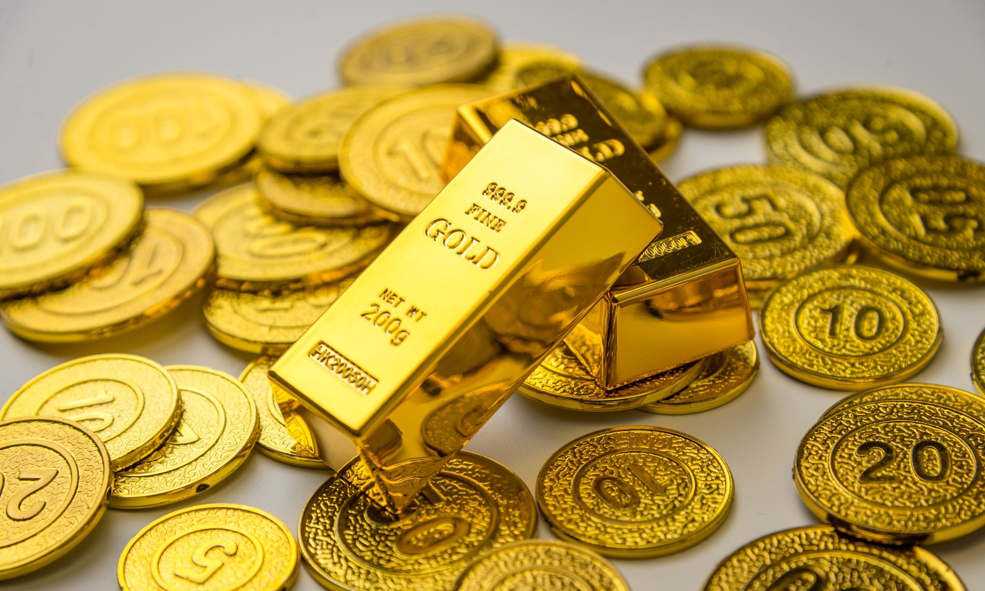 2000x1200 China's central bank tightens scrutiny on institutions purchasing gold, other precious metals worth 000 yuan or more