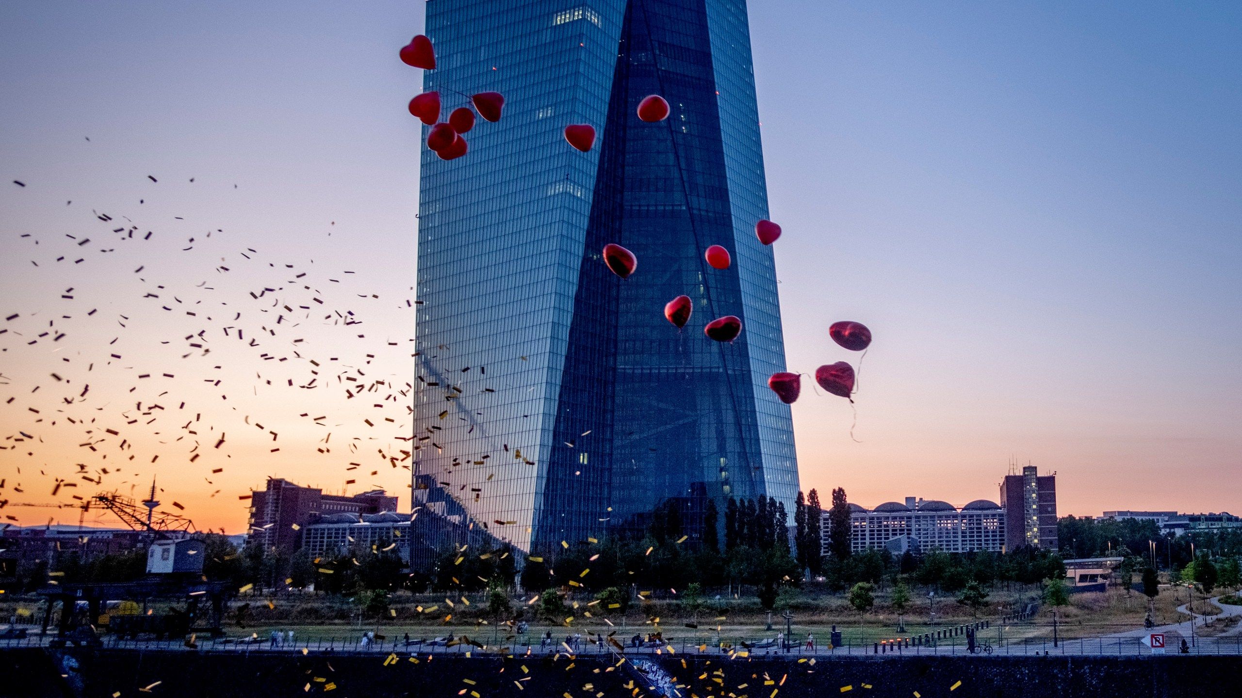 2560x1440 European Central Bank hikes rates again and vows more after US Fed hits pause