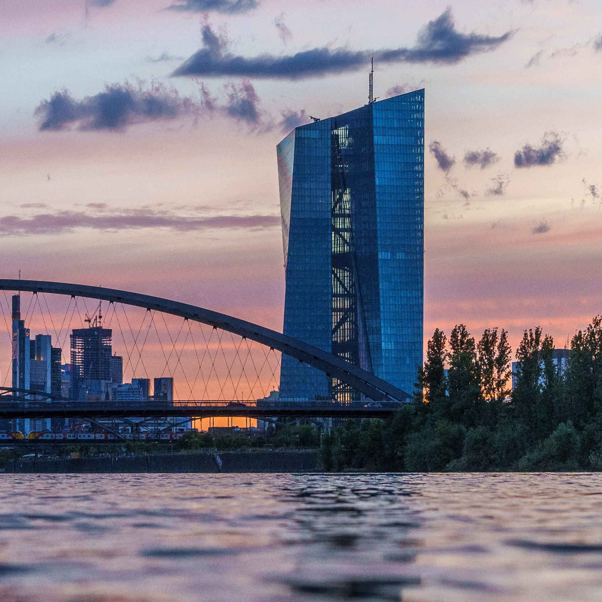 1920x1920 ECB pressures banks to speed up Russia exits on fear of US action