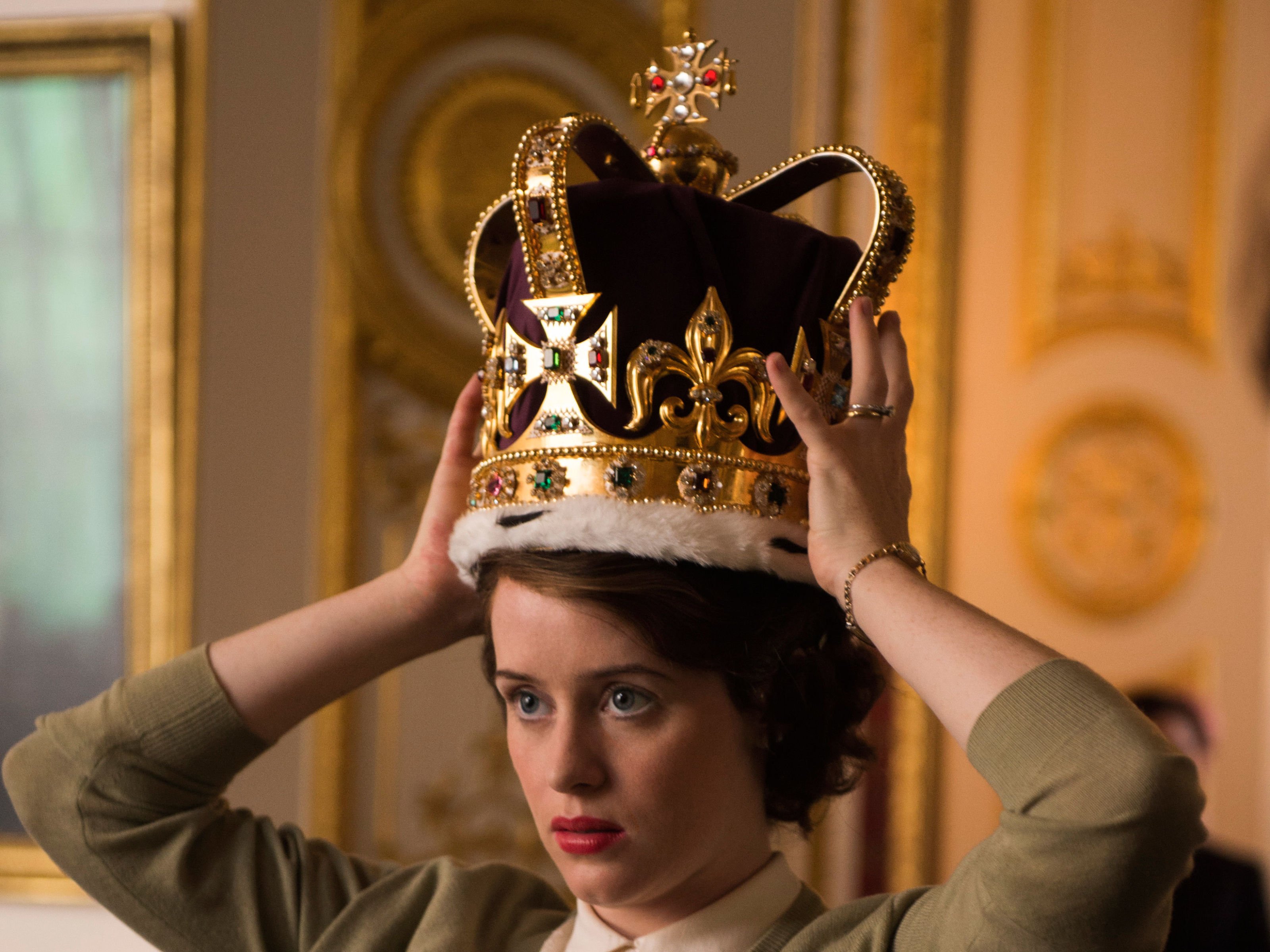 3200x2400 First Look at The Crown Produces Show About Queen Elizabeth