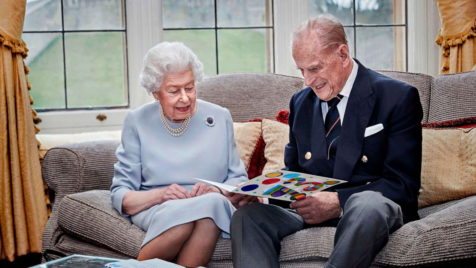 1600x900 Queen Elizabeth, Prince Philip celebrate 73rd wedding anniversary with card from George, Charlotte and Louis