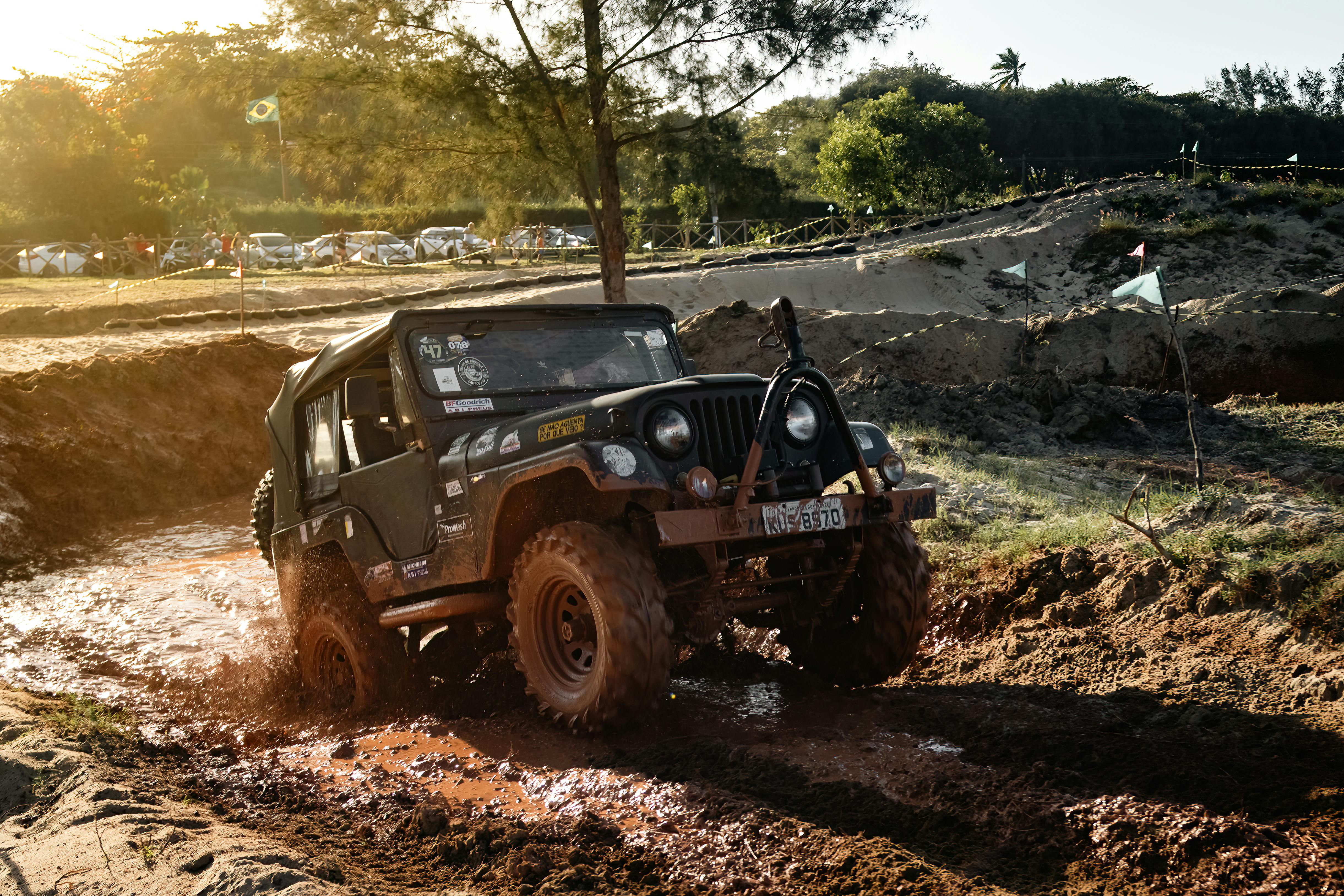 4882x3255 A 4x4 Truck Driving in the Mud · Free