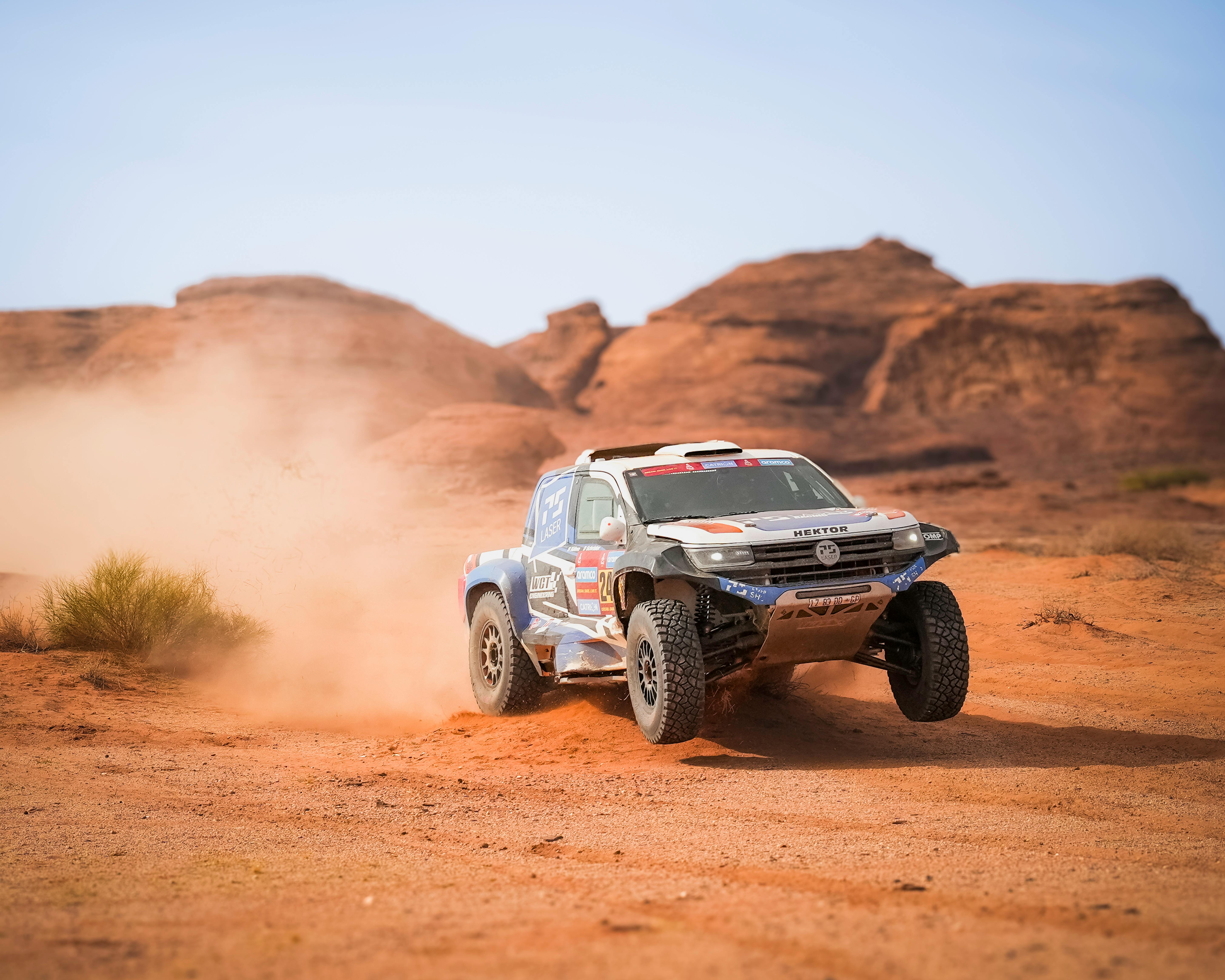 5760x4608 Off Road Racing In Rocky Desert Terrain · Free