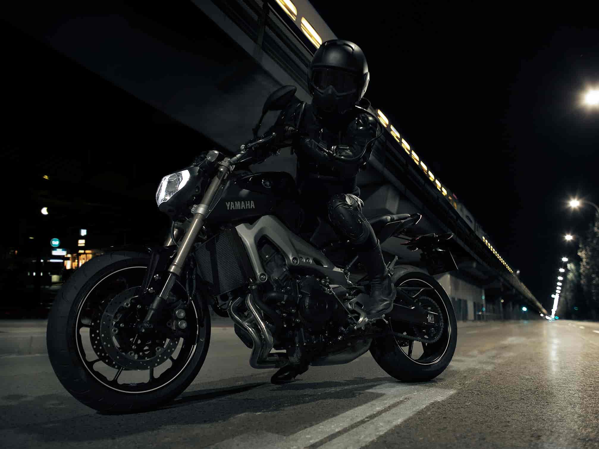 2014x1511 Yamaha FZ 09 Review