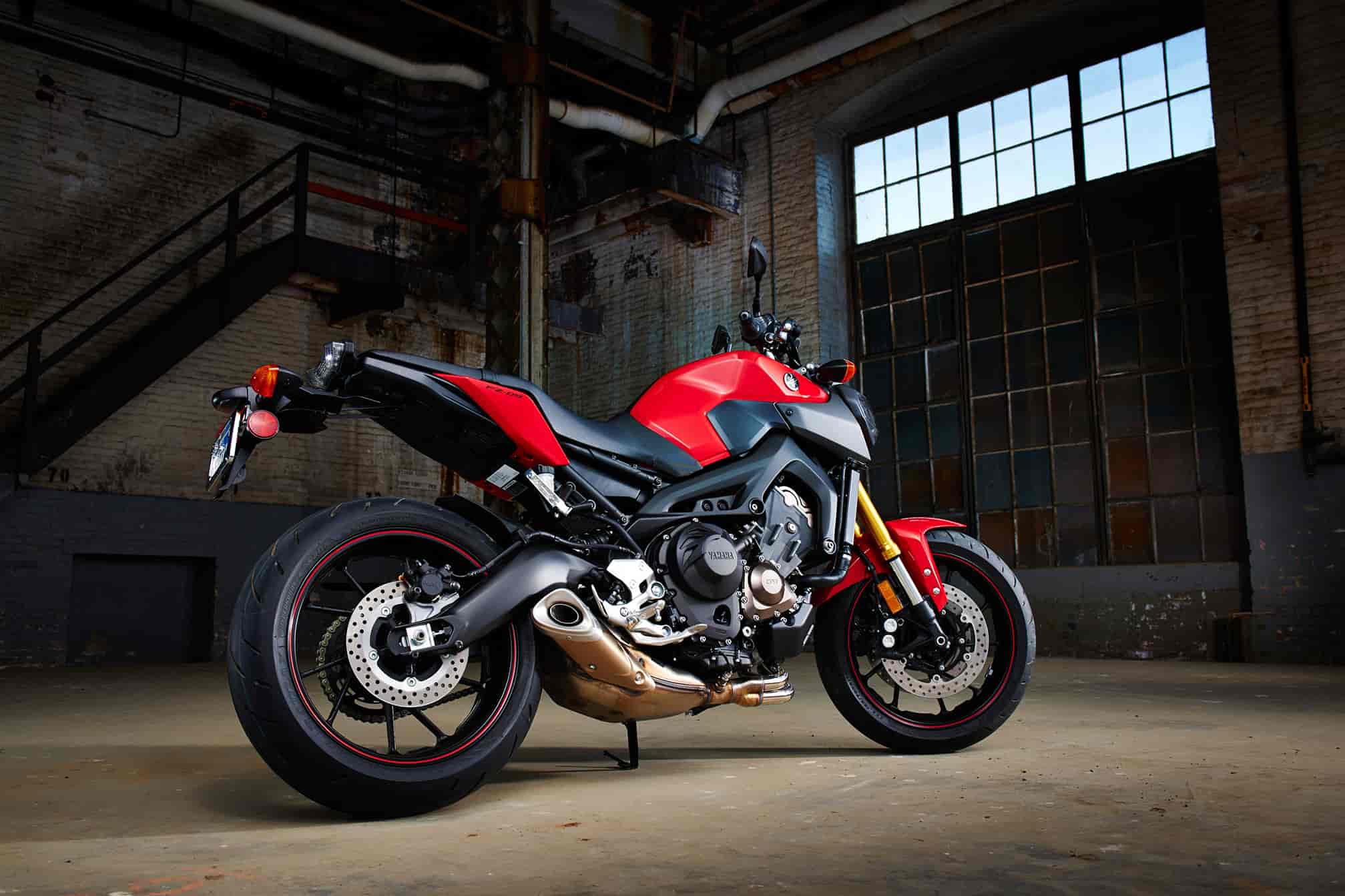 2015x1343 Yamaha FZ 09 Review