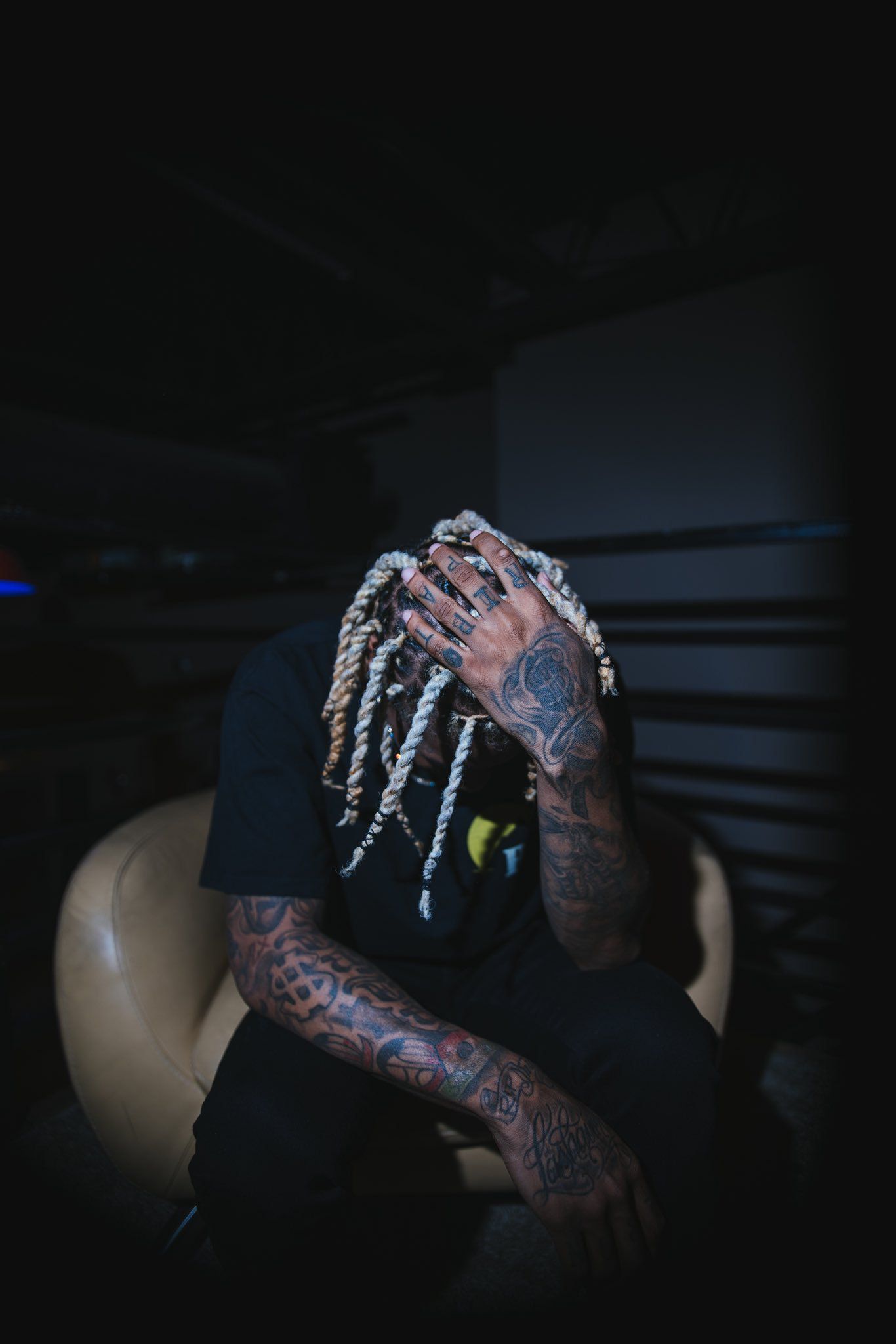 1366x2048 Durkio Wallpaper