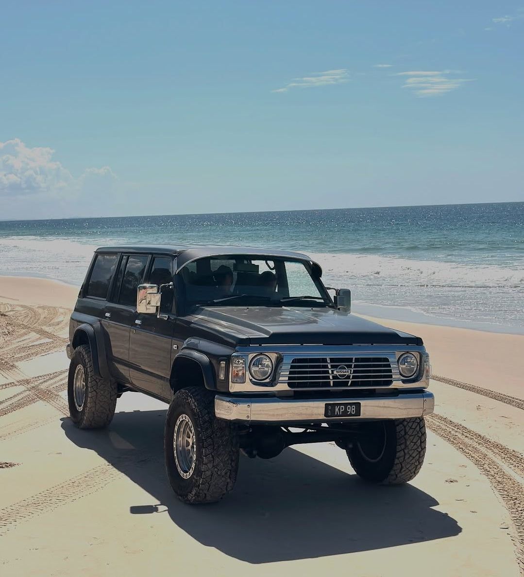 1079x1187 Nissan Patrol Y60 GQ (1995) On ROH Assault