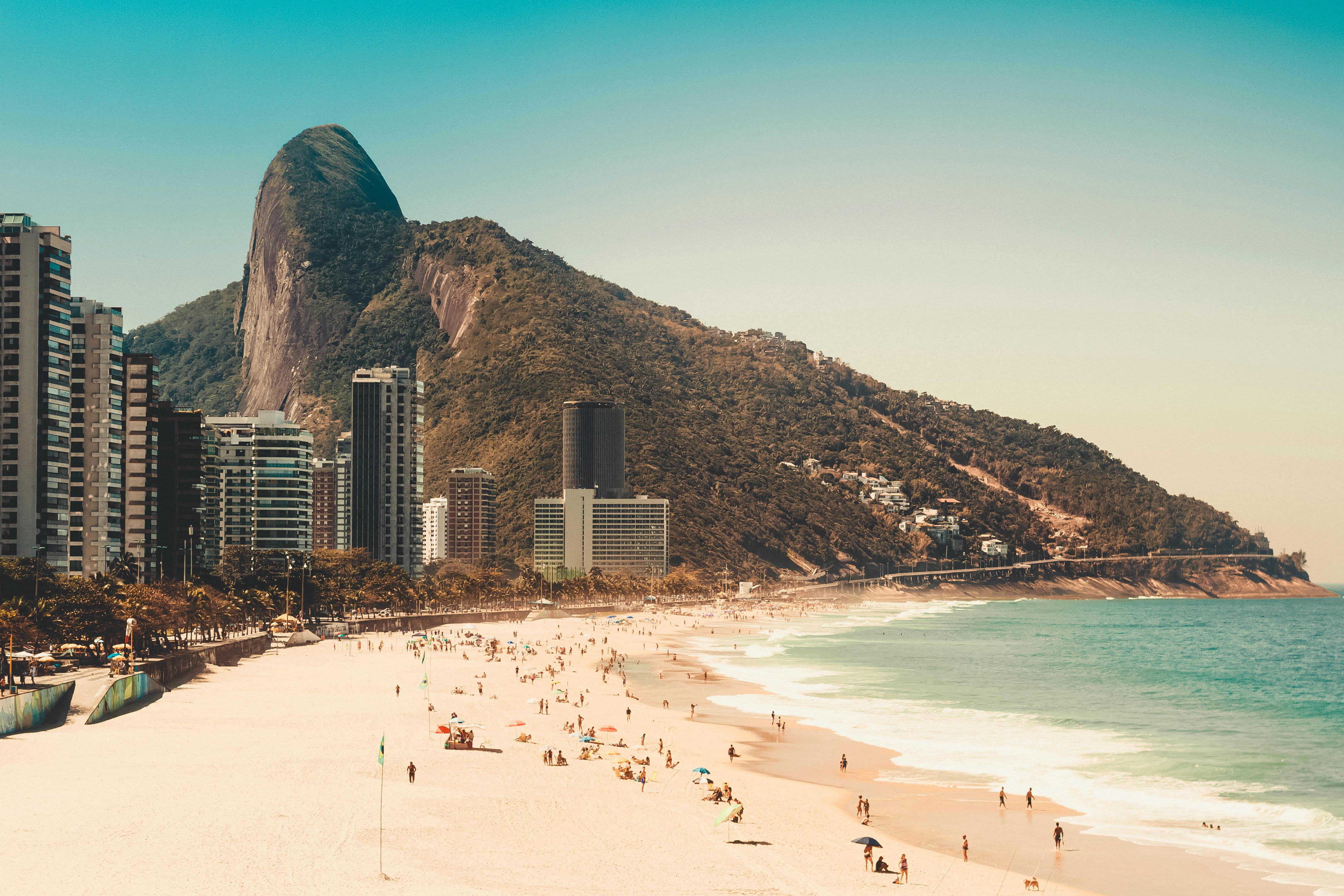 4826x3217 Ipanema Beach in Rio de Janeiro · Free