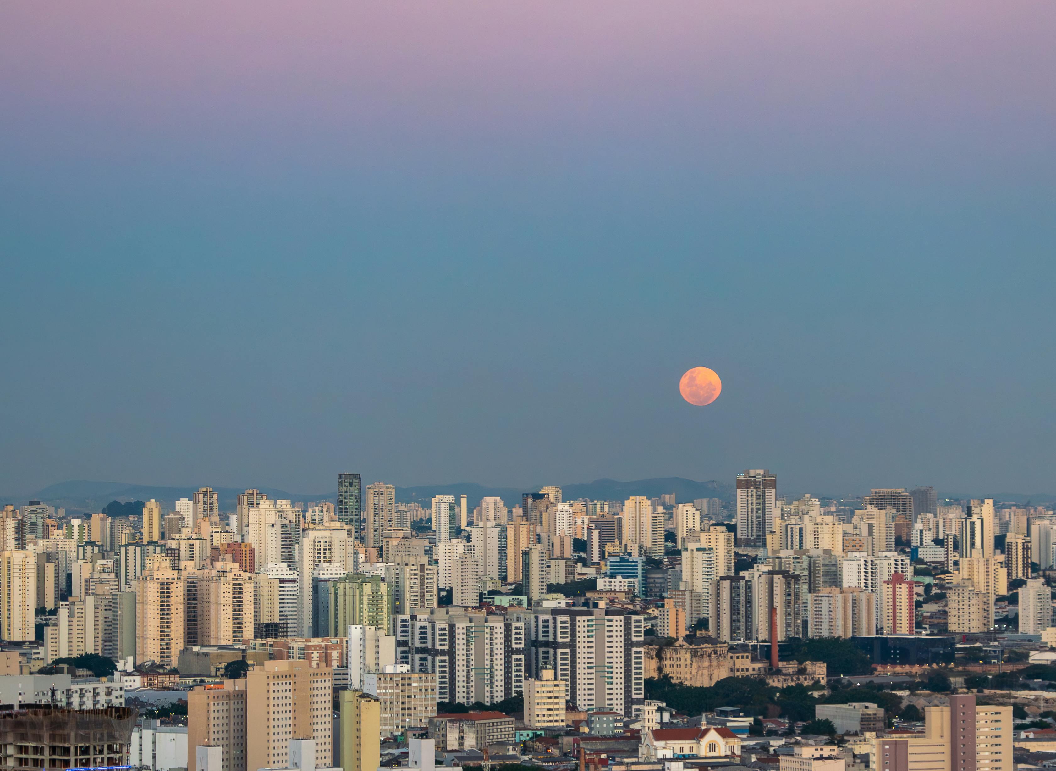 3360x2452 Panoramic View of Sao Paulo, Brazil at Sunset · Free