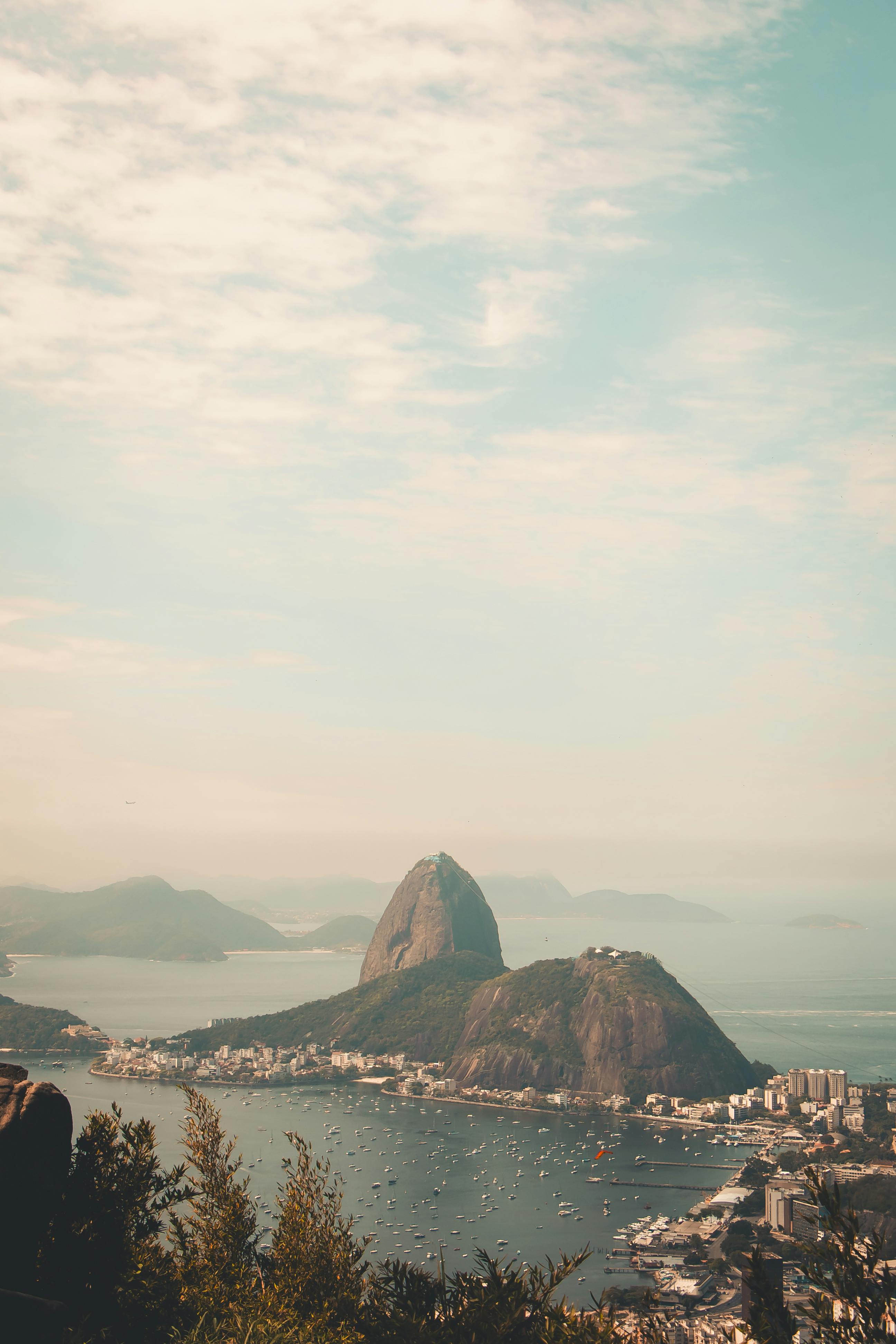 2592x3888 Man Standing on Wall and Looking at Rio De Janeiro · Free