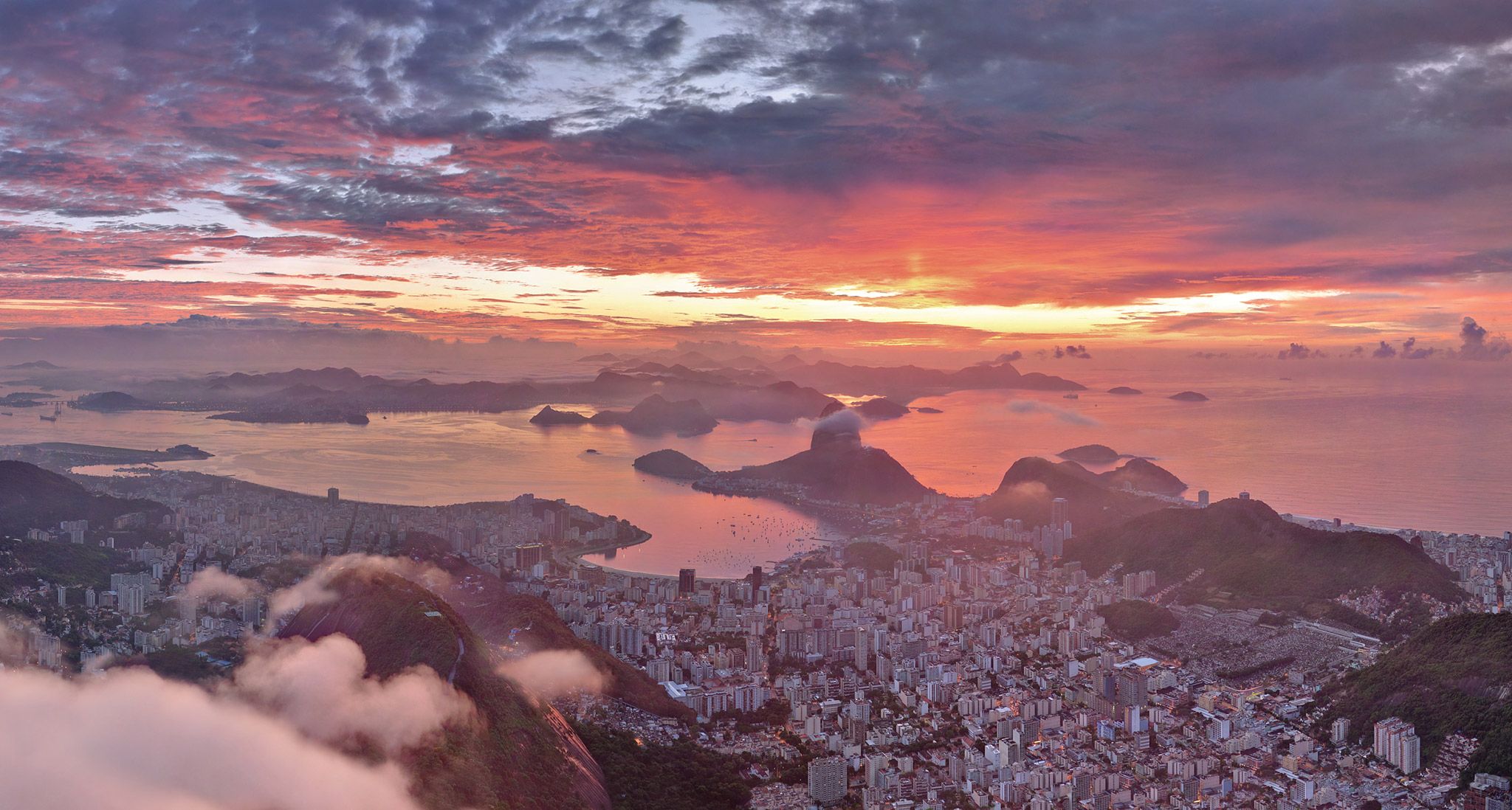 2048x1098 Amazing View of Rio De Janeiro, during sunset