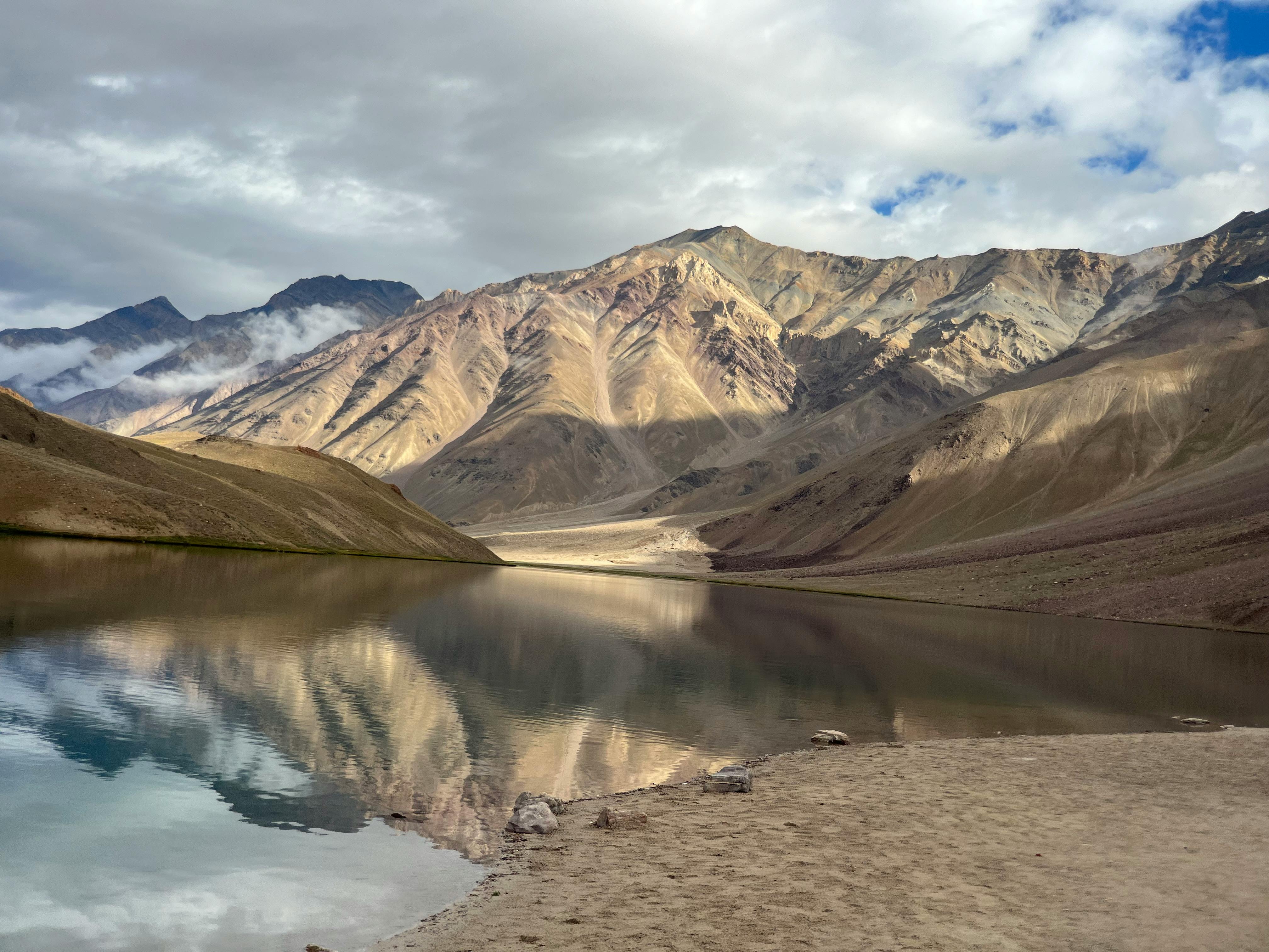 4032x3024 Stunning Mountain Reflection in Himachal Pradesh · Free