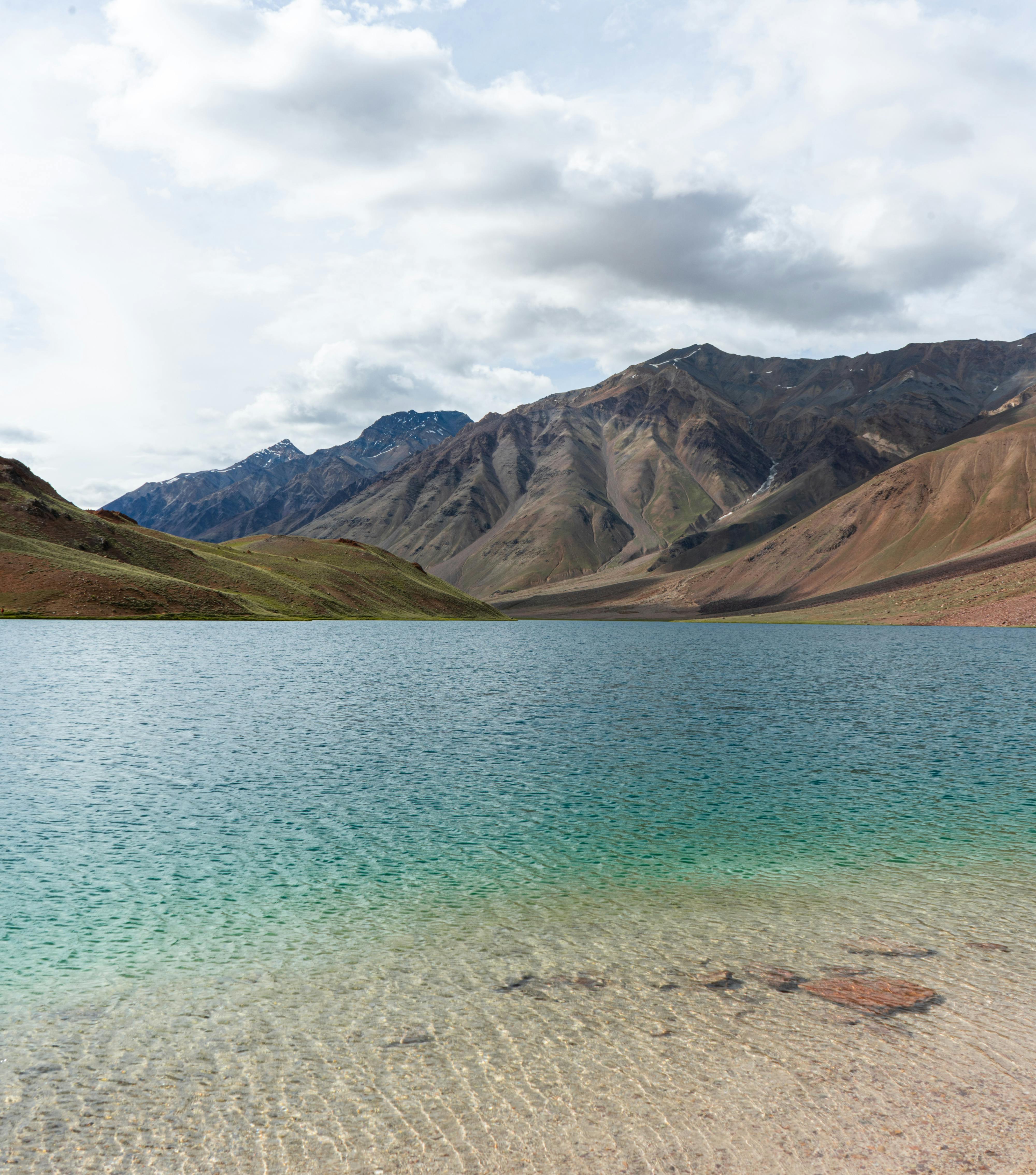 4000x4534 Serene Mountain Lake in Himachal Pradesh · Free