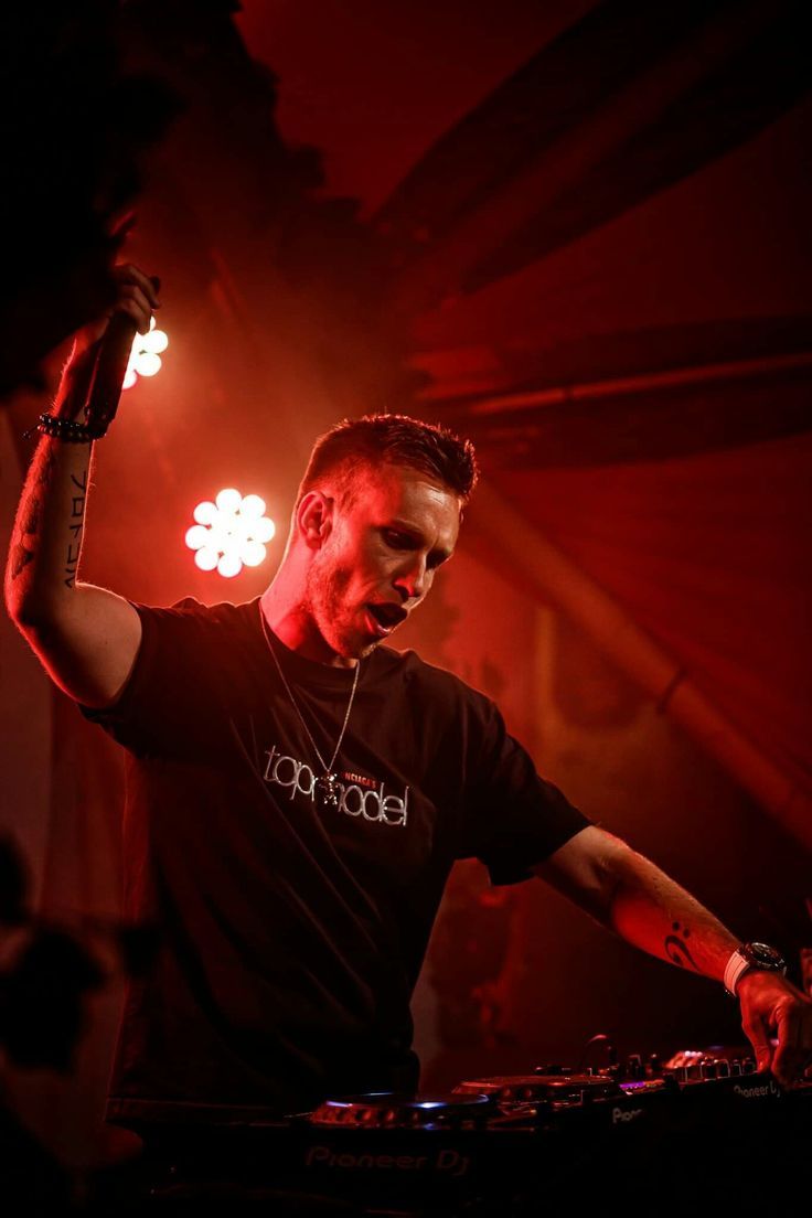 736x1104 NICKY ROMERO