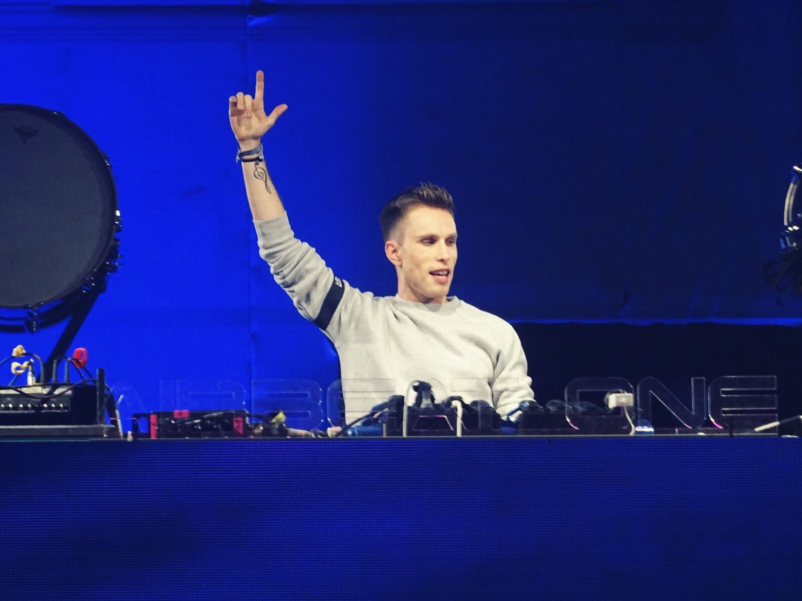 1600x1200 Nicky Romero Airbeat One