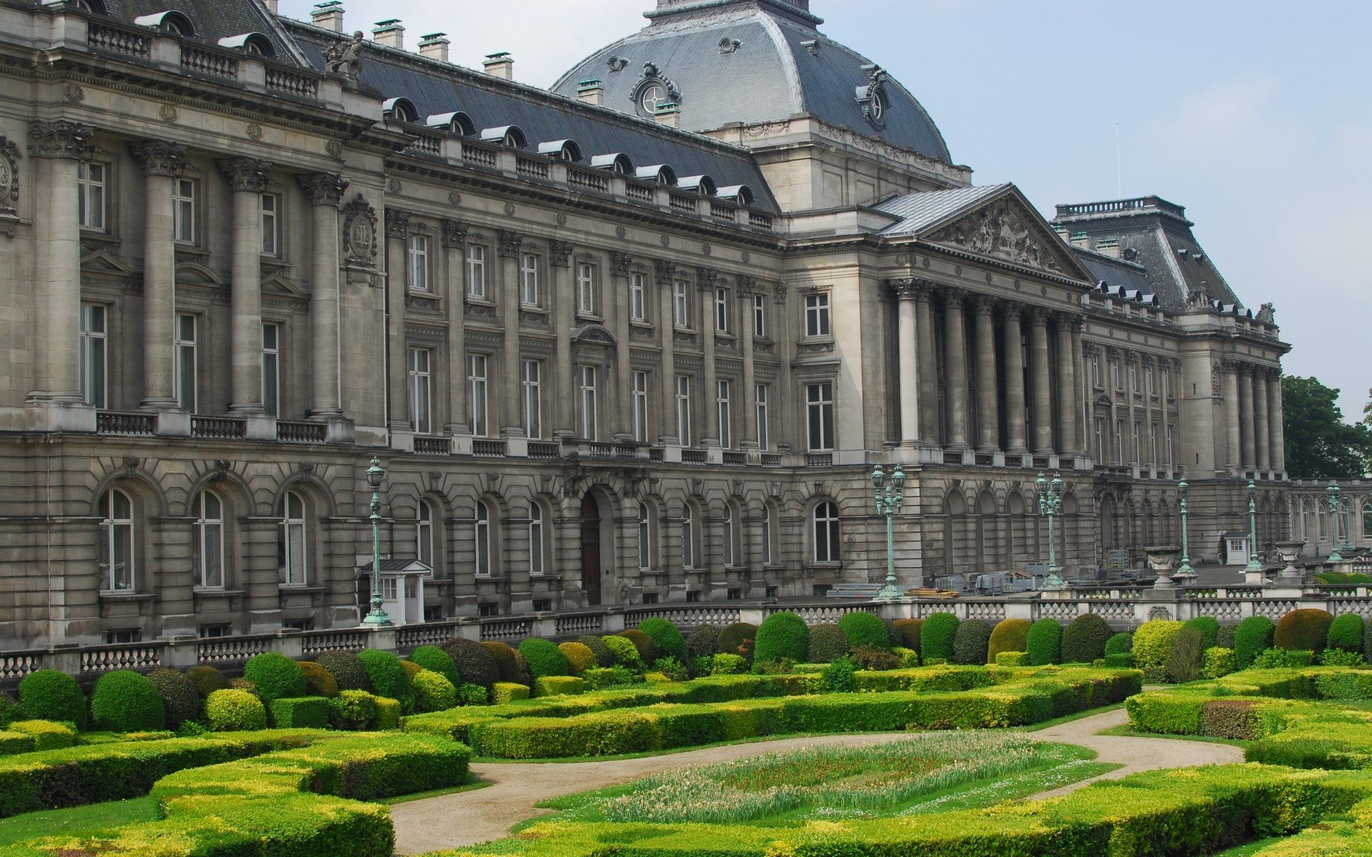 1920x1200 Royal Palace of Brussels: Stunning HD Wallpaper of Historic Majesty