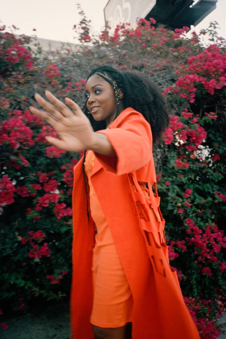 760x1136 Here comes Noname