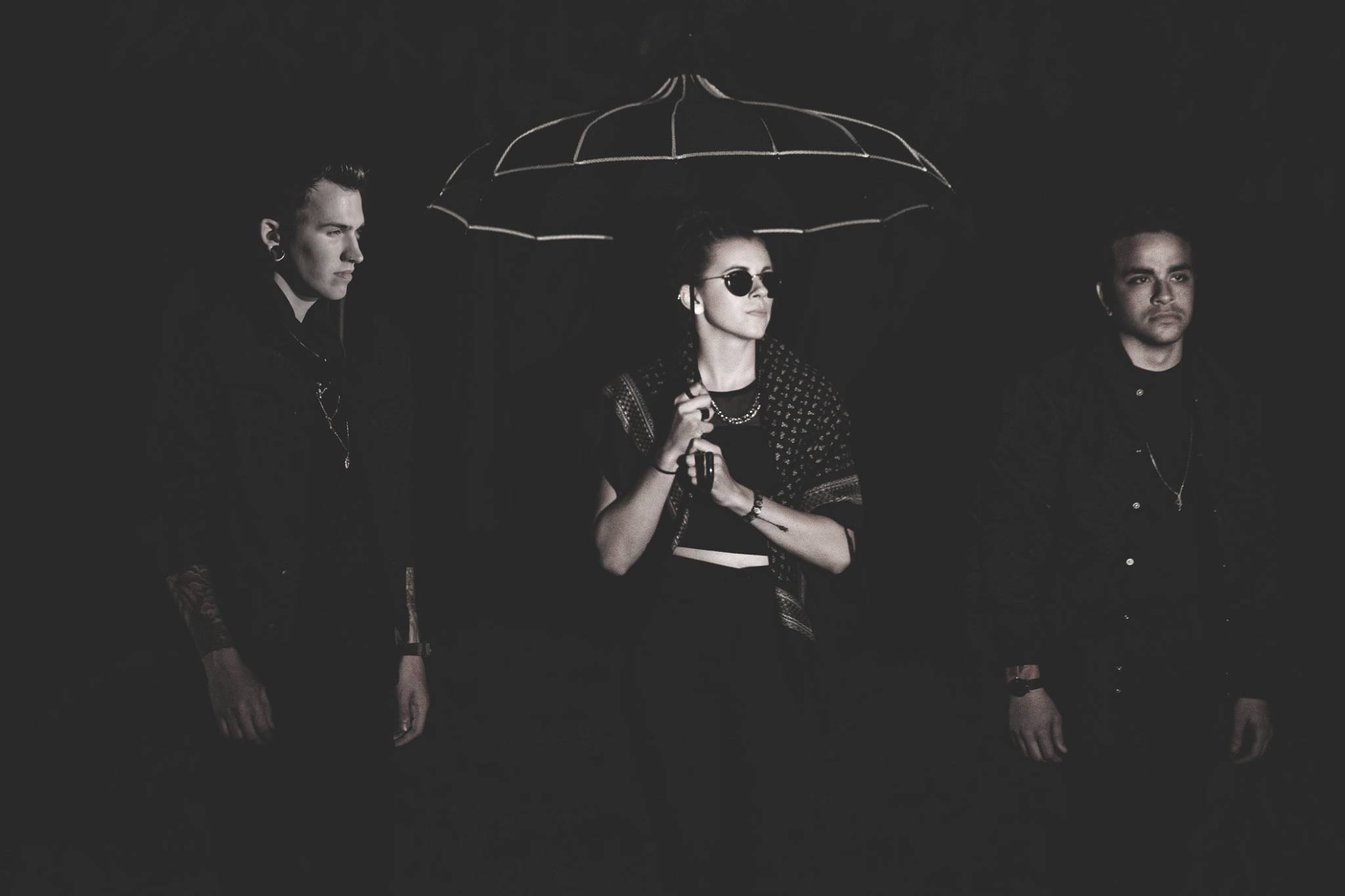 2048x1365 PVRIS Wallpaper