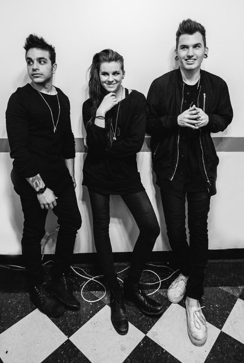 822x1222 PVRIS Wallpaper