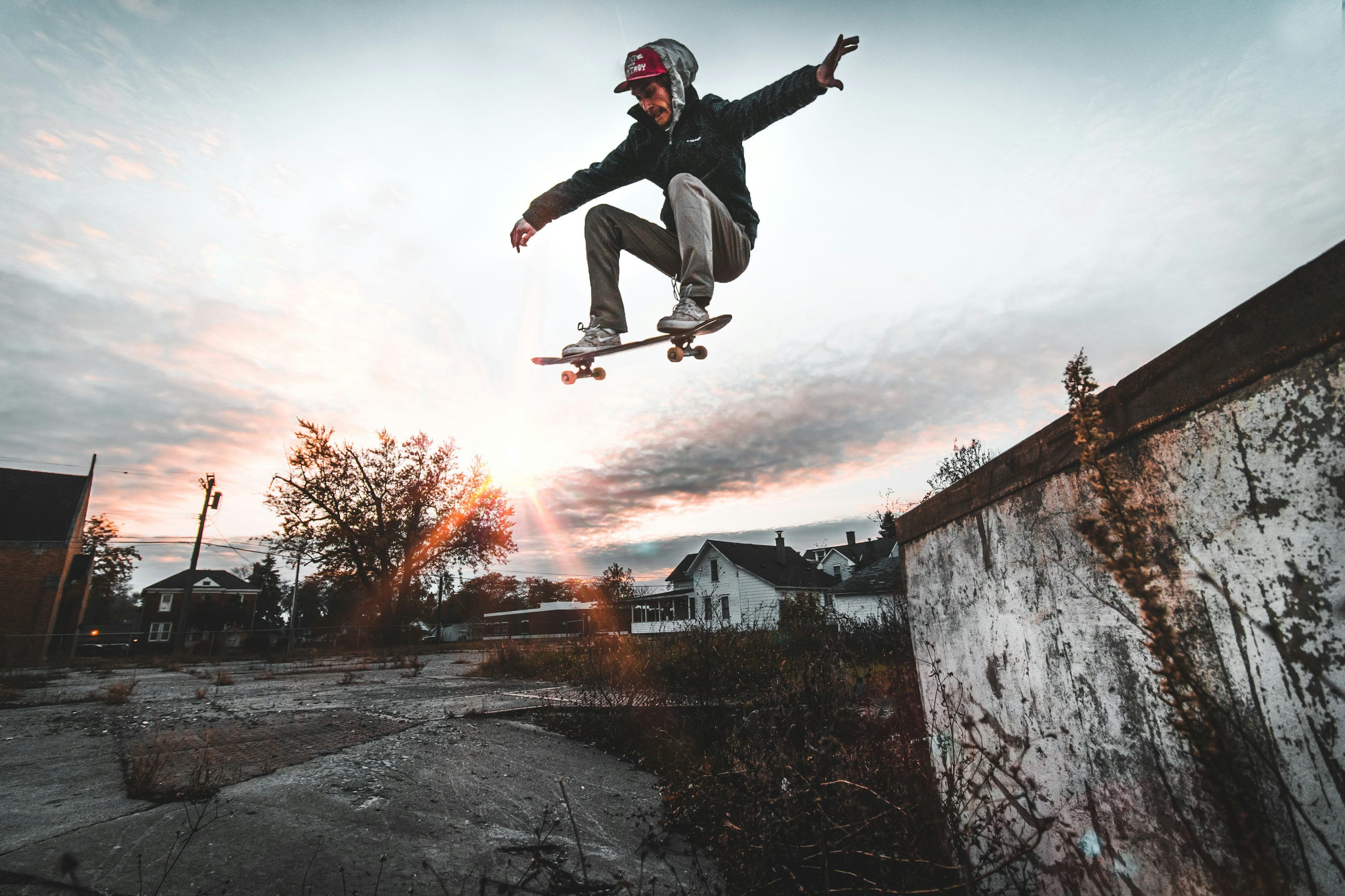 3000x2000 Man jumping with skateboard photo