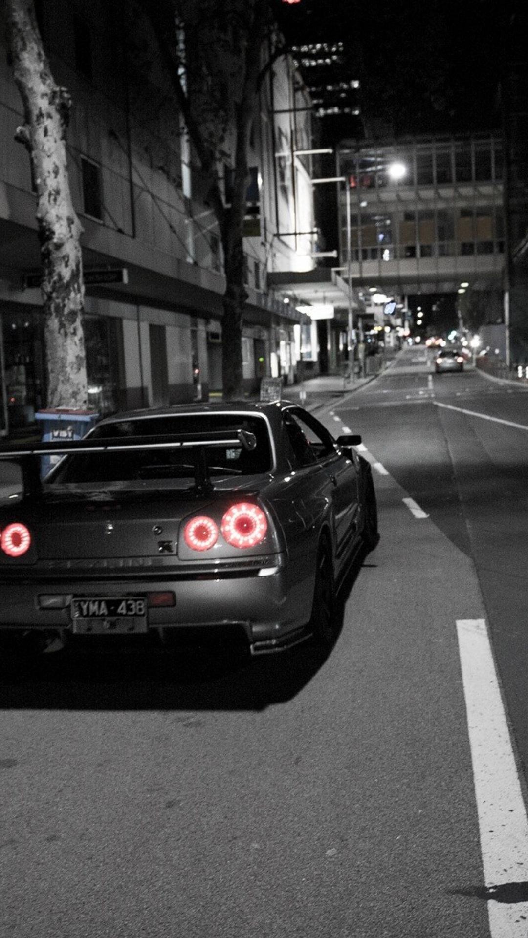 34 phone. Nissan Skyline r34 в ночном городе. Skyline r34 черный. Nissan Skyline GTR r34 дождь. Nissan GTR r34 Night.