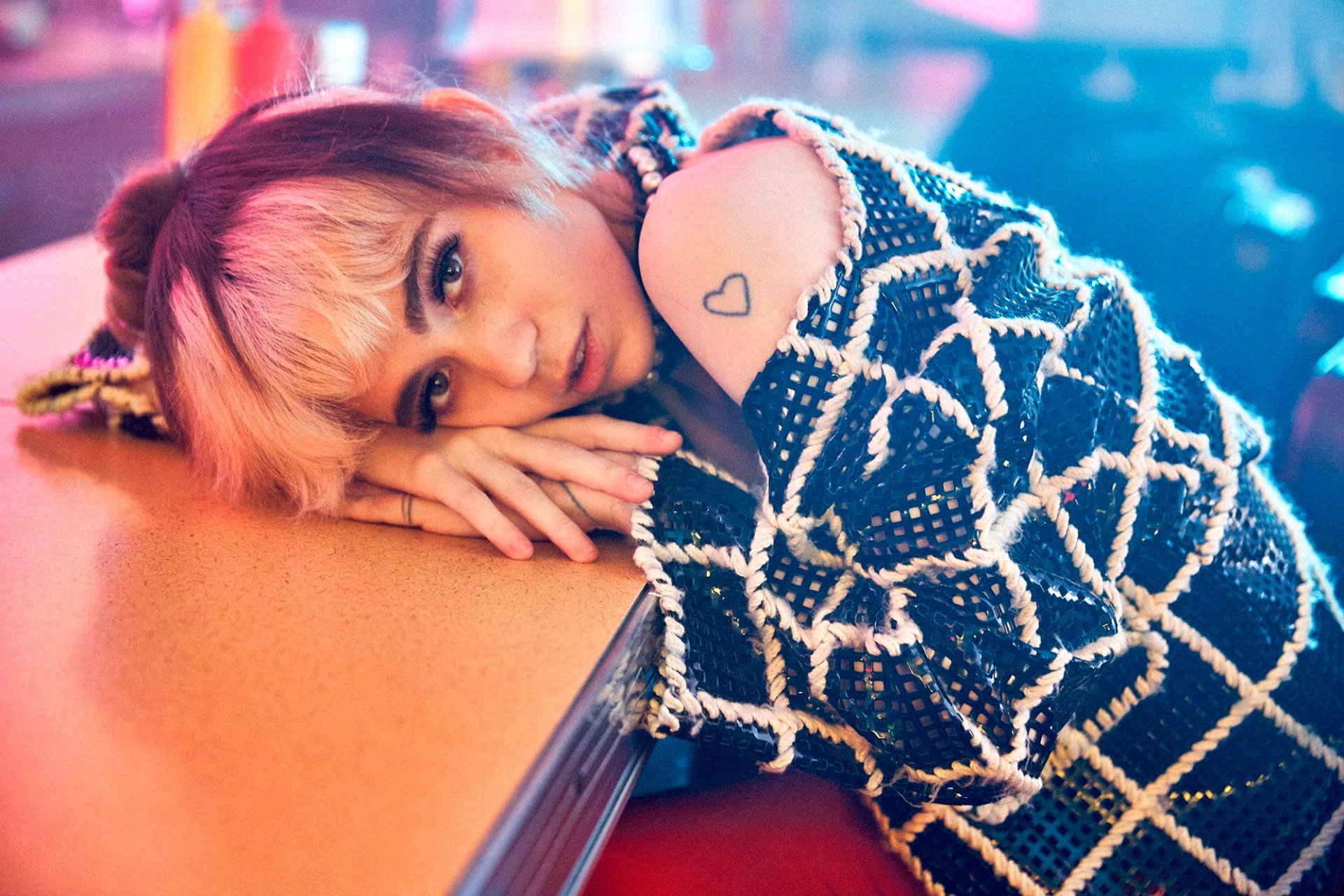 1920x1280 Grimes: Iconic Canadian Singer HD Music Wallpaper