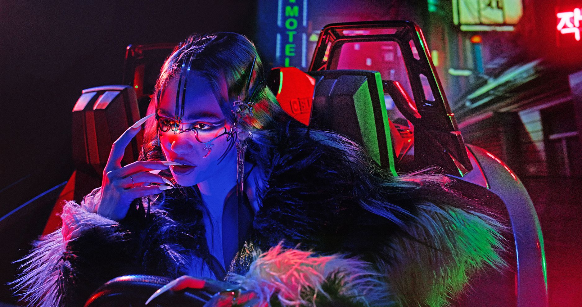 1875x989 Grimes Reveals Y, Her New Baby Daughter With Elon Musk, in Cover Interview