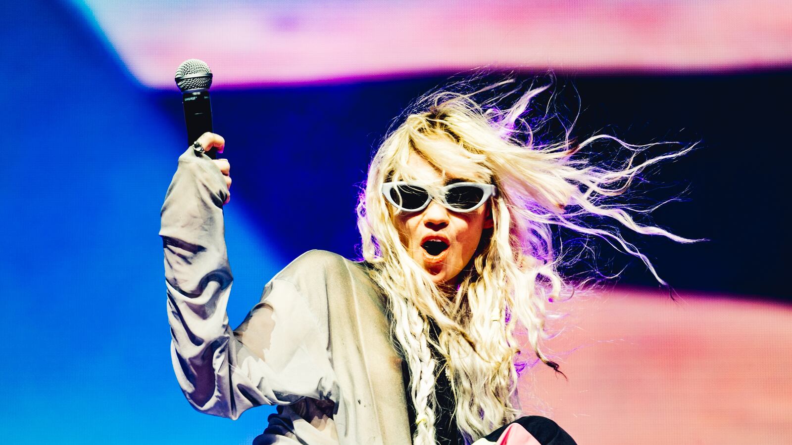 1600x900 Grimes Unveils Large New Face Tattoo to Stunned Fans