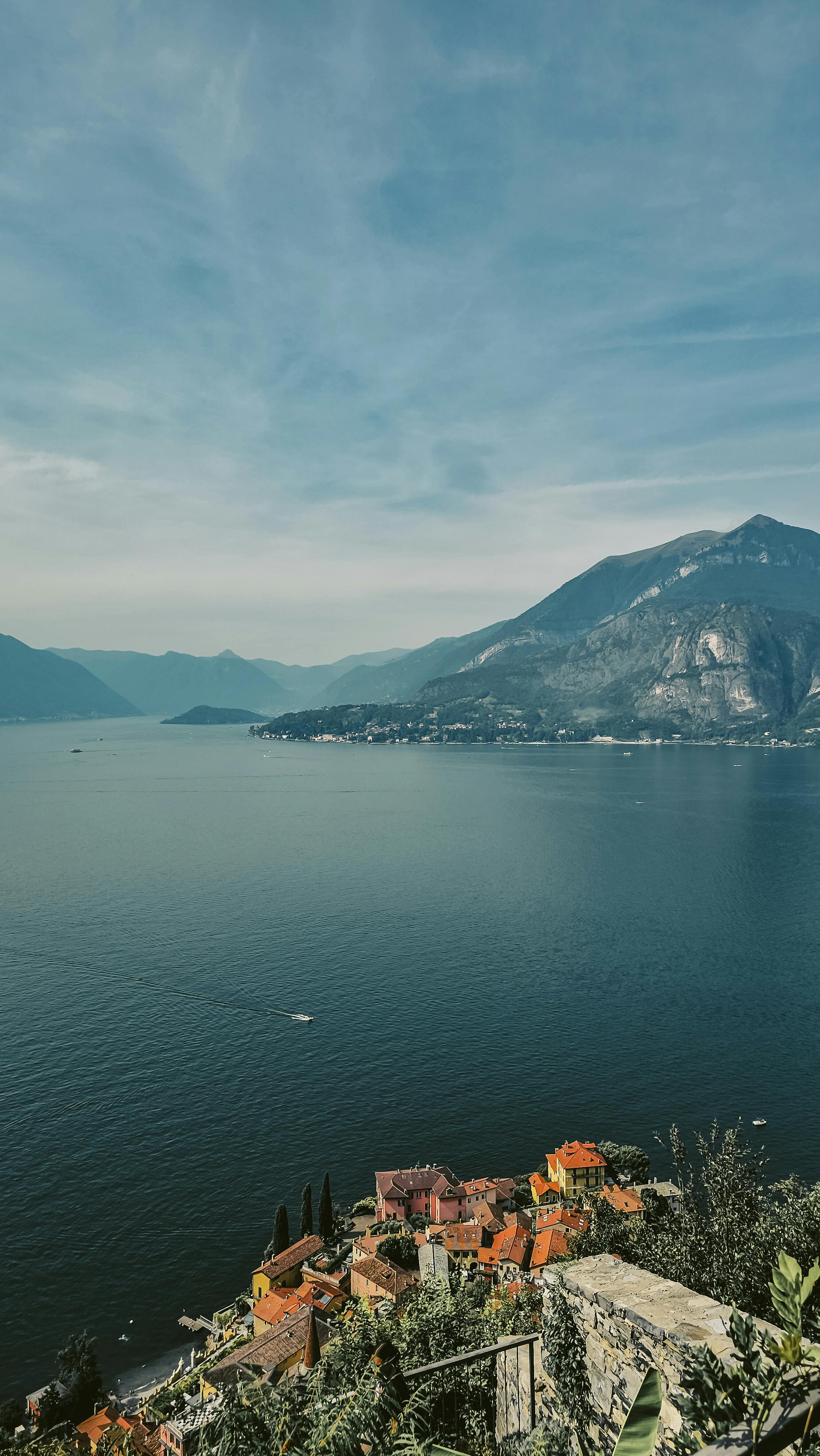 2252x4000 Scenic View of Lake Como from Lombardy Italy · Free