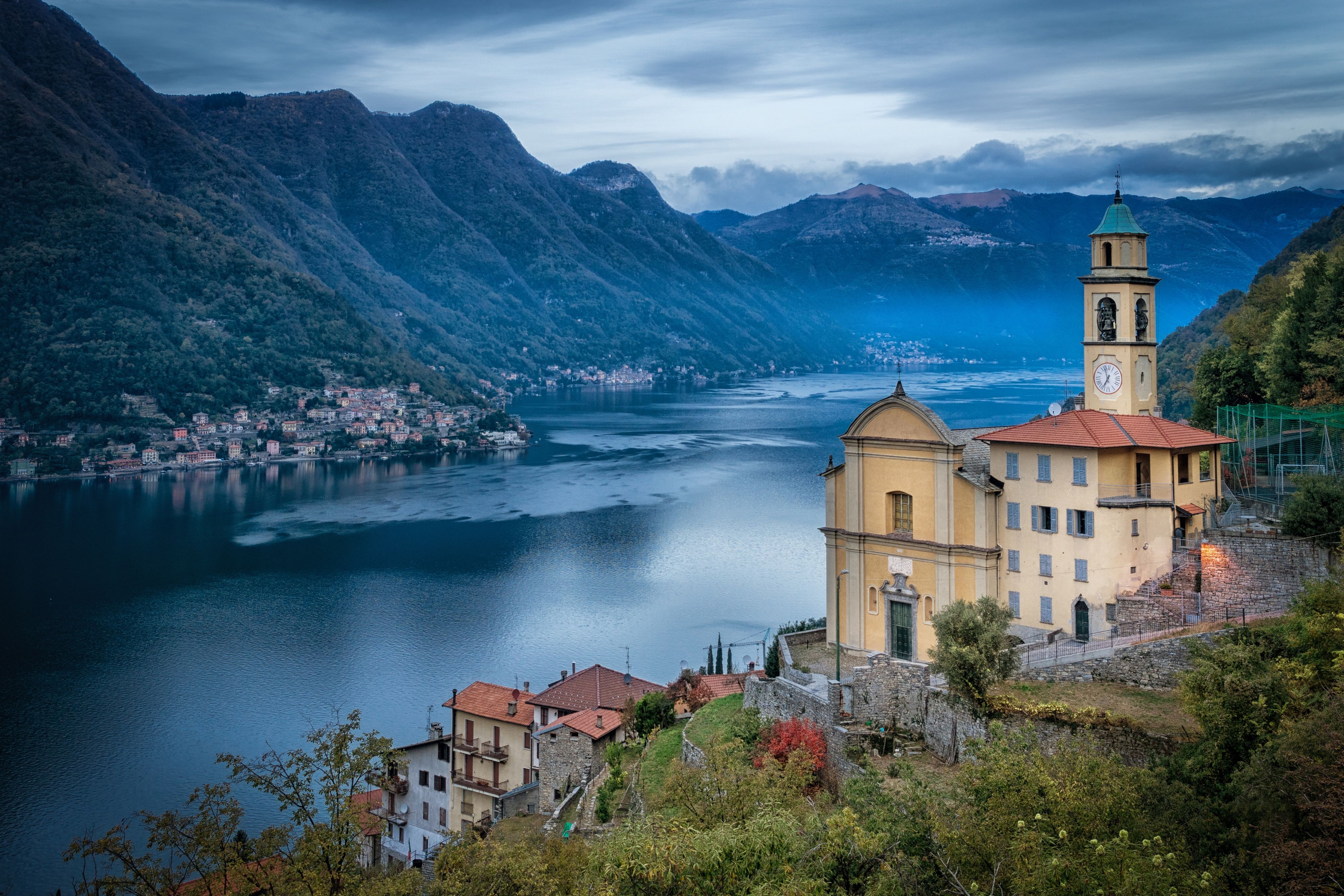4000x2667 Wallpaper mountains, lake, home, Italy, Church, town, Italy, lake Como for mobile and desktop, section пейзажи, resolution 4000x2667
