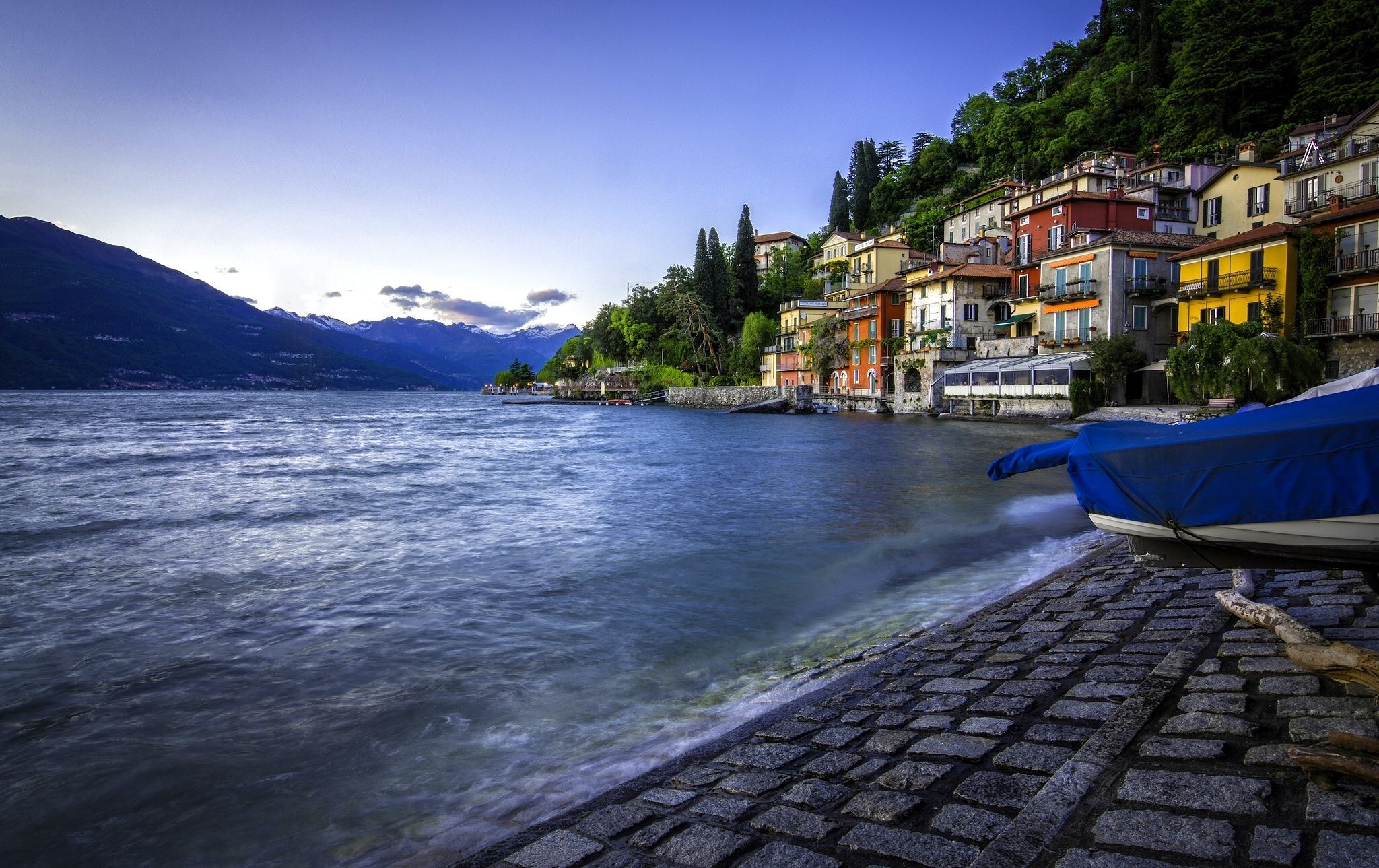 2048x1289 Wallpaper lake, building, Italy, promenade, Italy, lake Como, Lombardy, Lombardy for mobile and desktop, section пейзажи, resolution 2048x1289