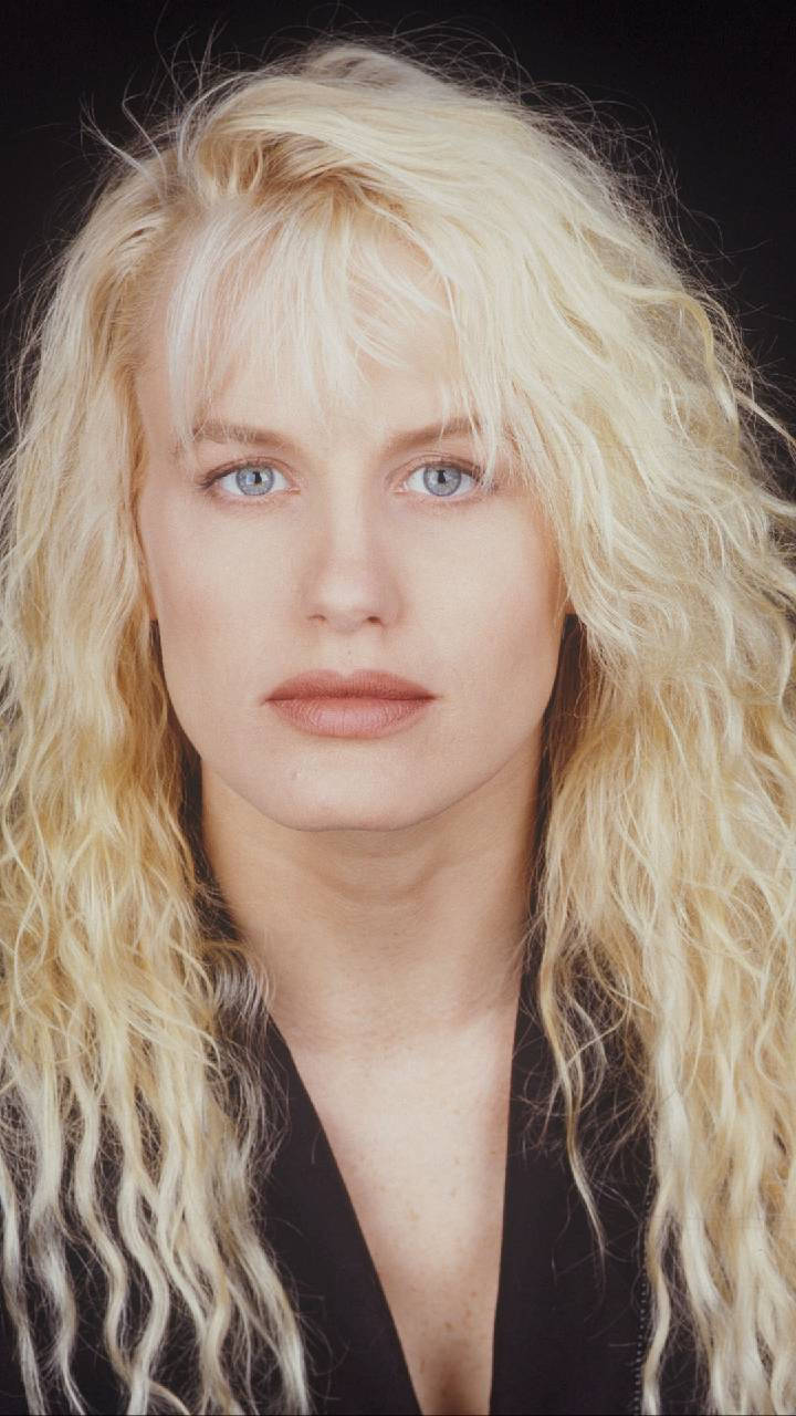 720x1280 Download American Performer Daryl Hannah Wallpaper