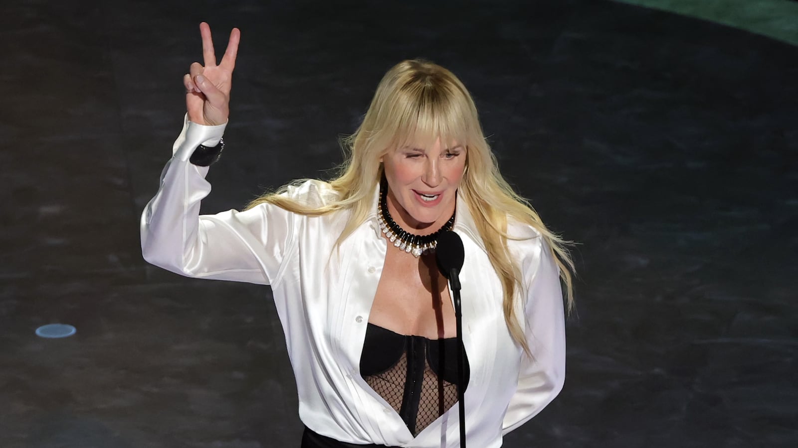 1600x900 Daryl Hannah Sneaks Ukraine Support Into Oscars Appearance