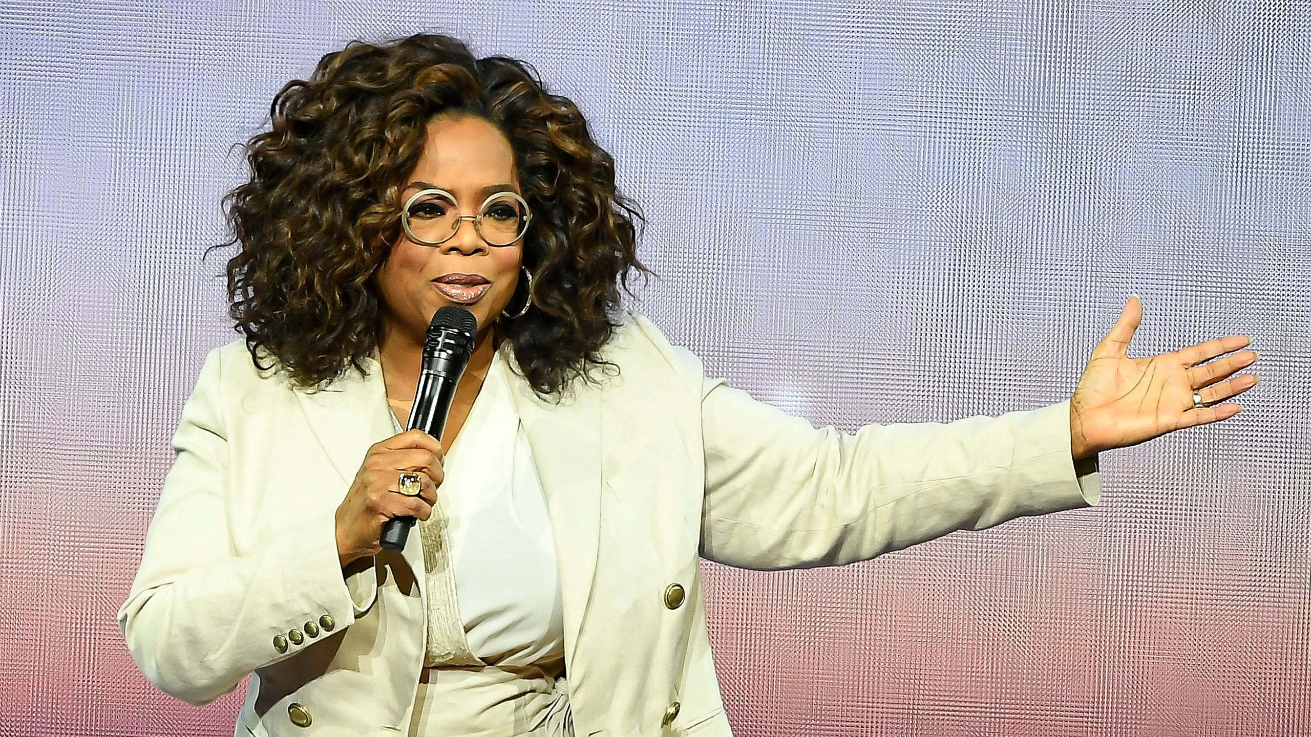 2560x1440 Oprah Winfrey's Houses Are Worth Upwards of $100 Million—Here's Where the Billionaire Lives