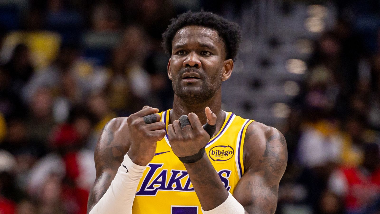 1600x900 Deandre Ayton slams Lakers over role: 'I'm not Clint Capela'