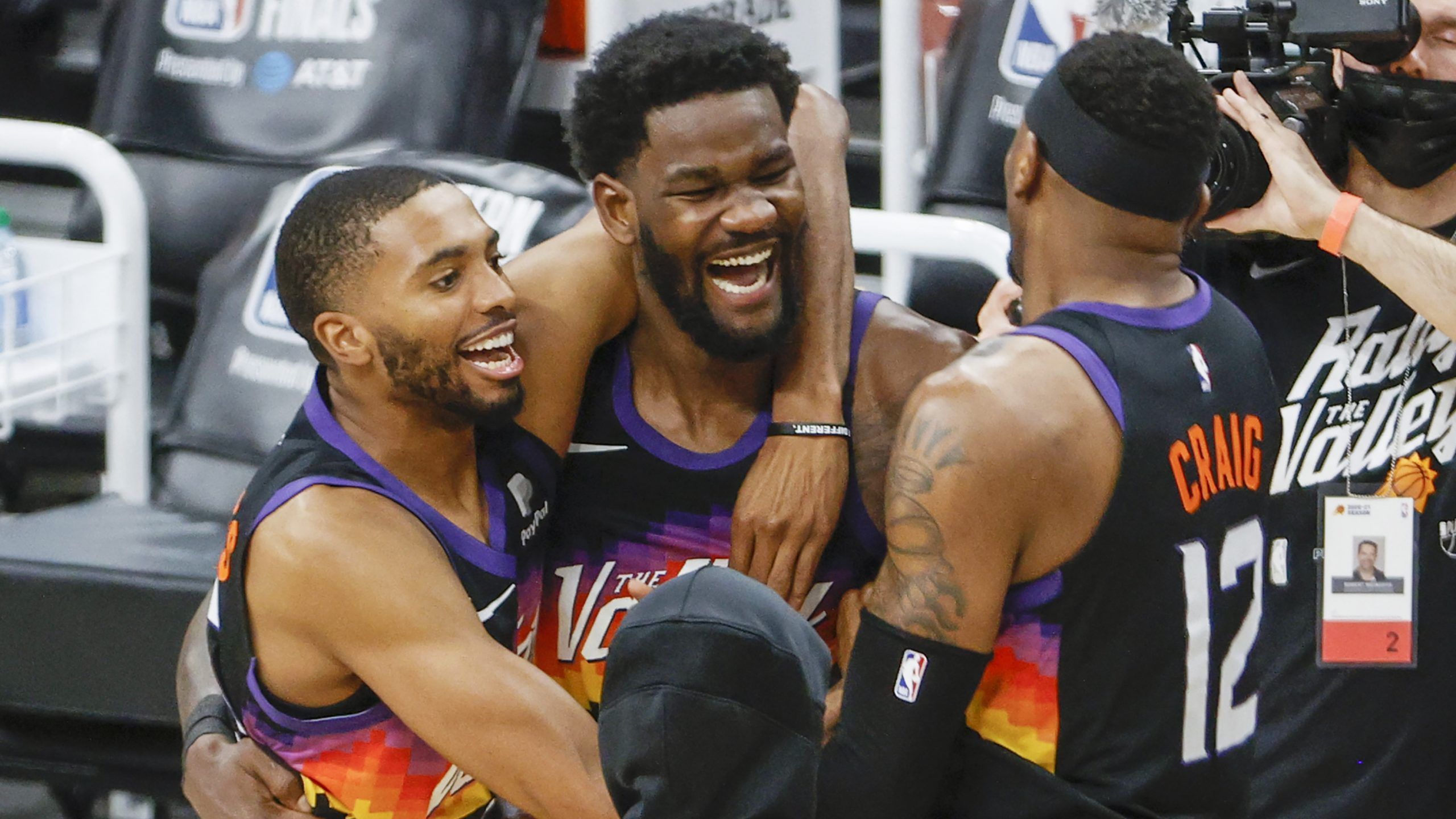 2560x1440 Suns' Deandre Ayton, Mikal Bridges still up for extensions as camp begins