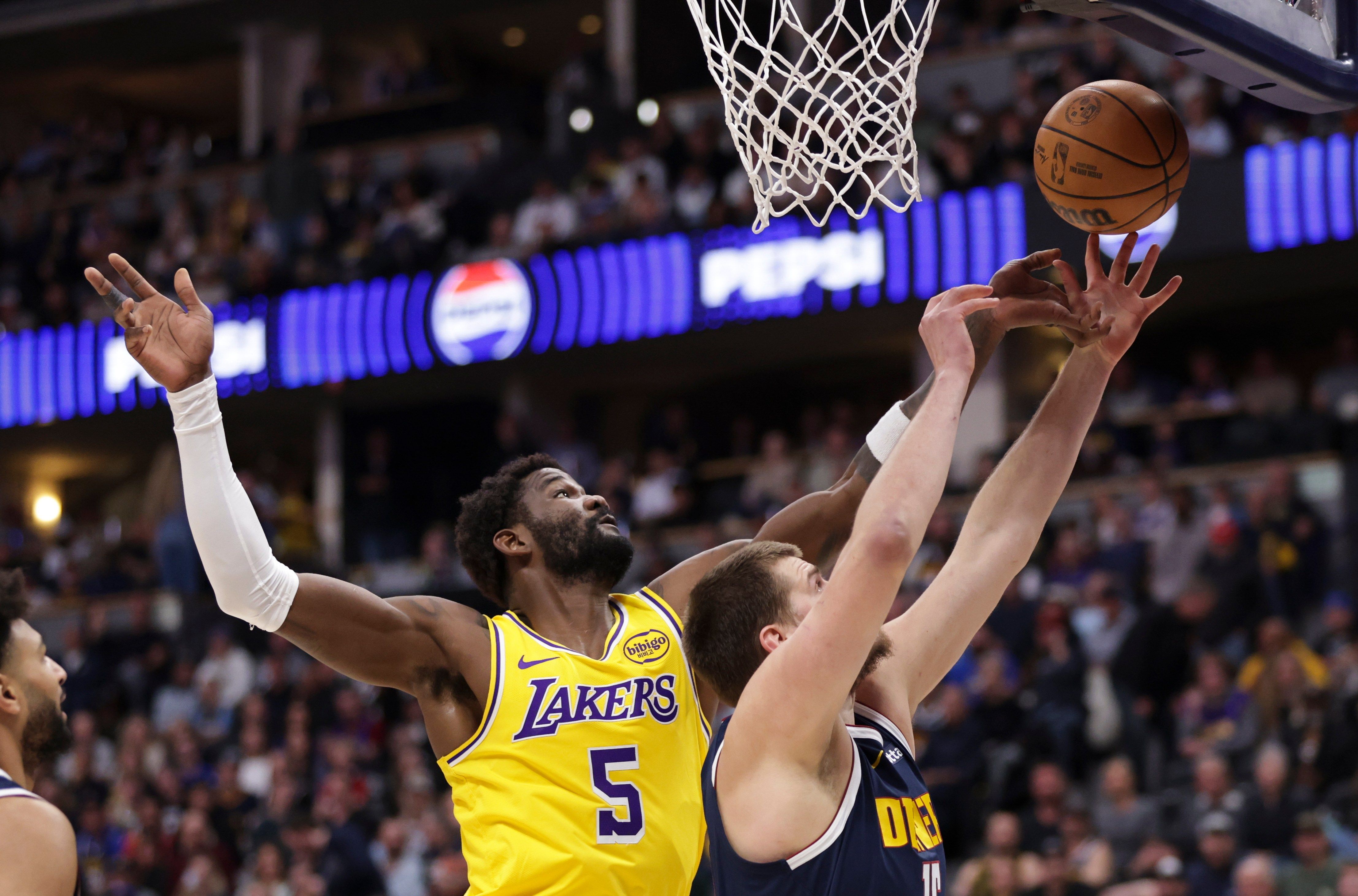 4429x2923 Lakers Injury Report: Deandre Ayton exits Suns game with knee soreness. Silver Screen and Roll