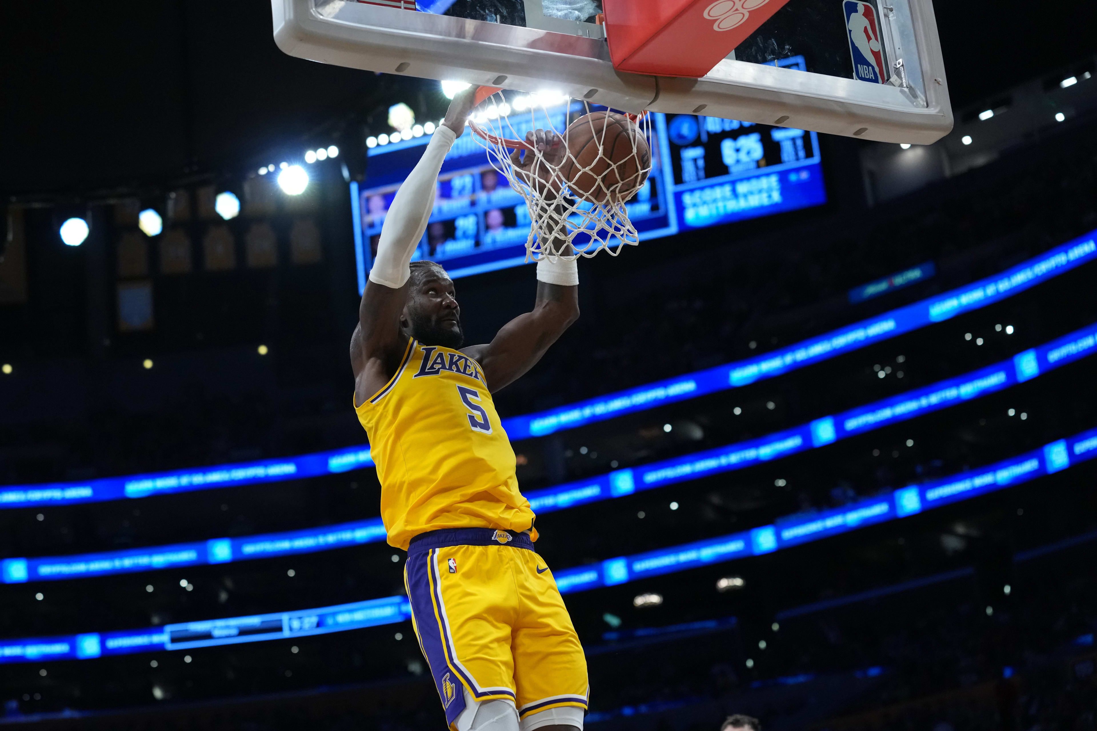 3840x2560 Lakers Gesture to Help Deandre Ayton's Performance Revealed After Magic Loss