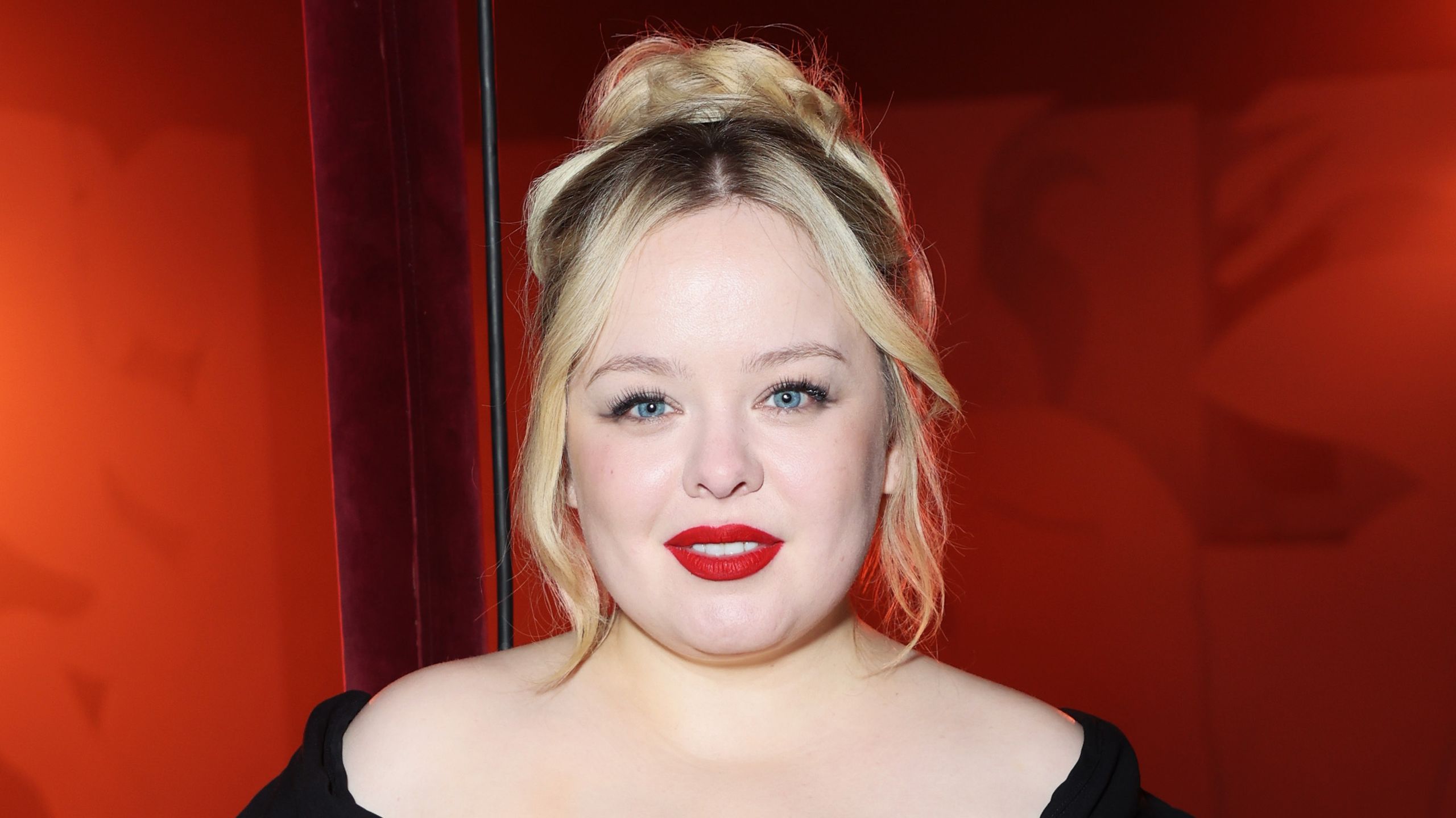 2560x1440 Nicola Coughlan Was Wearing This $30 Hair Mask Under All Her Bridgerton Wigs