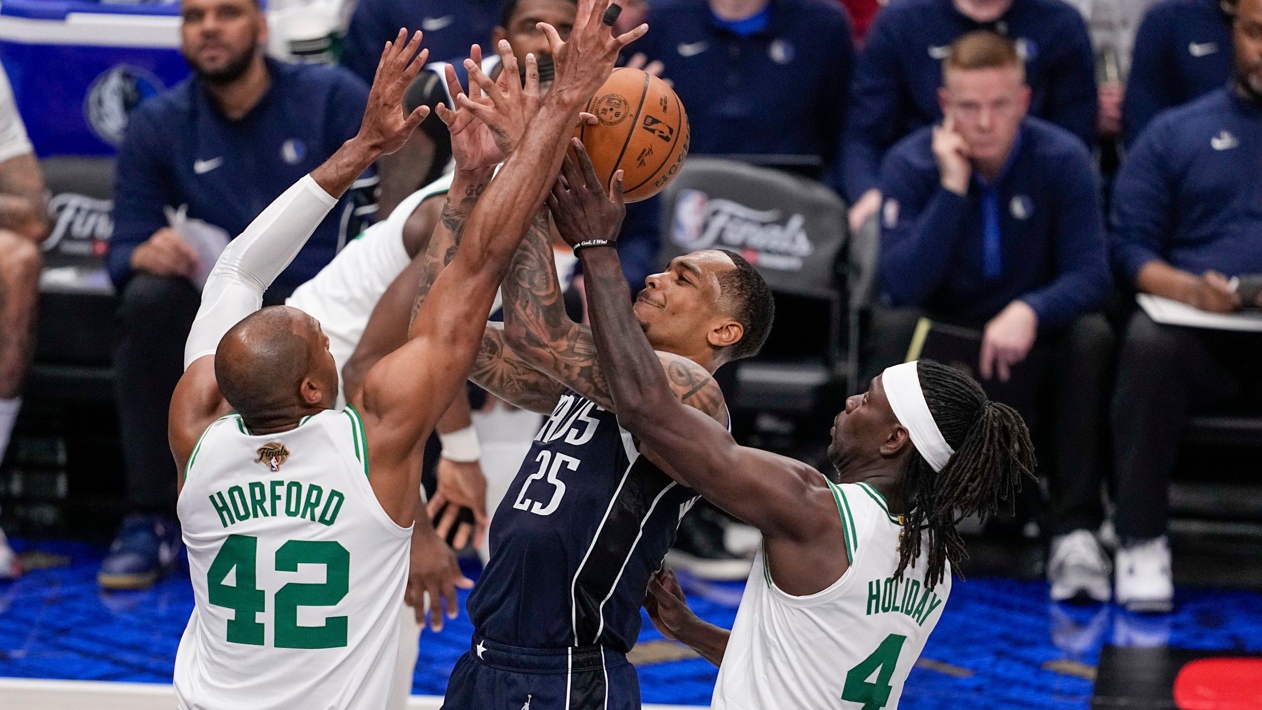 2560x1440 It's Closest 38 Year Old Al Horford Has Come To An NBA Title, With Celtics On Verge Of Their 18th