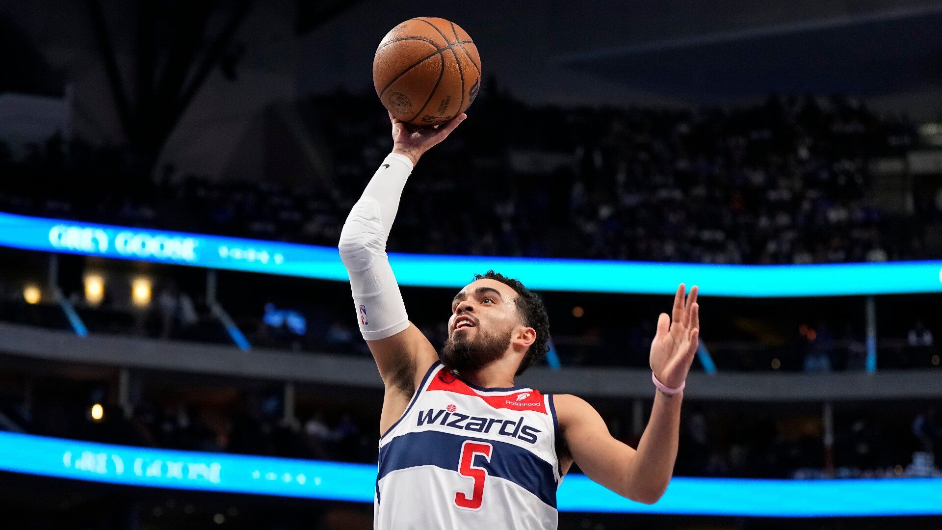 1920x1080 Film Room: Tyus Jones maximizes space to pace NBA in deep shooting