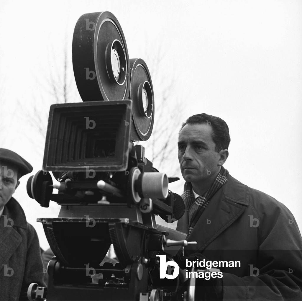 1024x1020 Image of Michelangelo Antonioni during the filming of 'Il grido', Ferrara, 12th