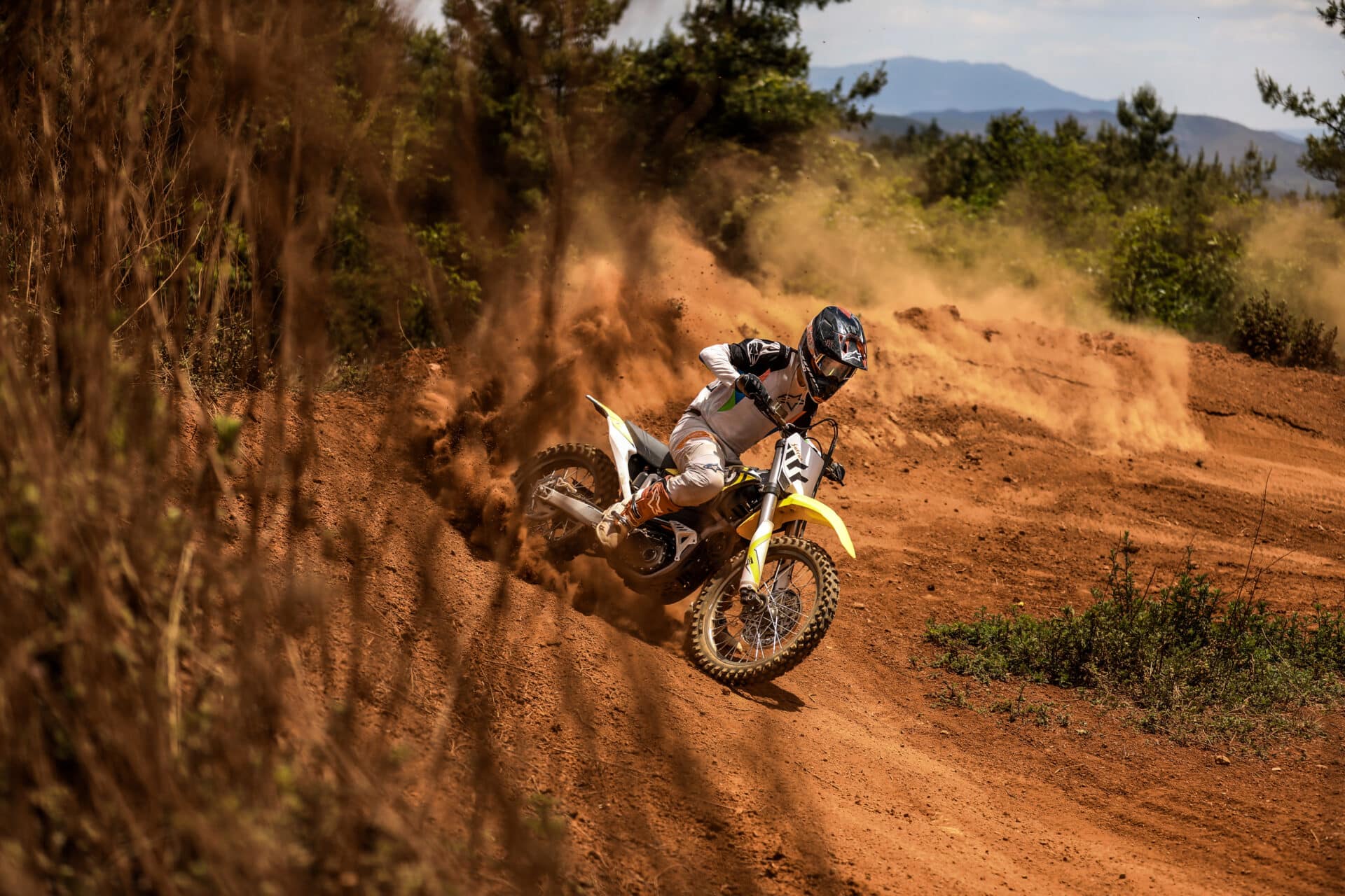1920x1280 Surron™ Announces Canadian Release Of 2023 Storm Bee Electric Off Road Motorcycle