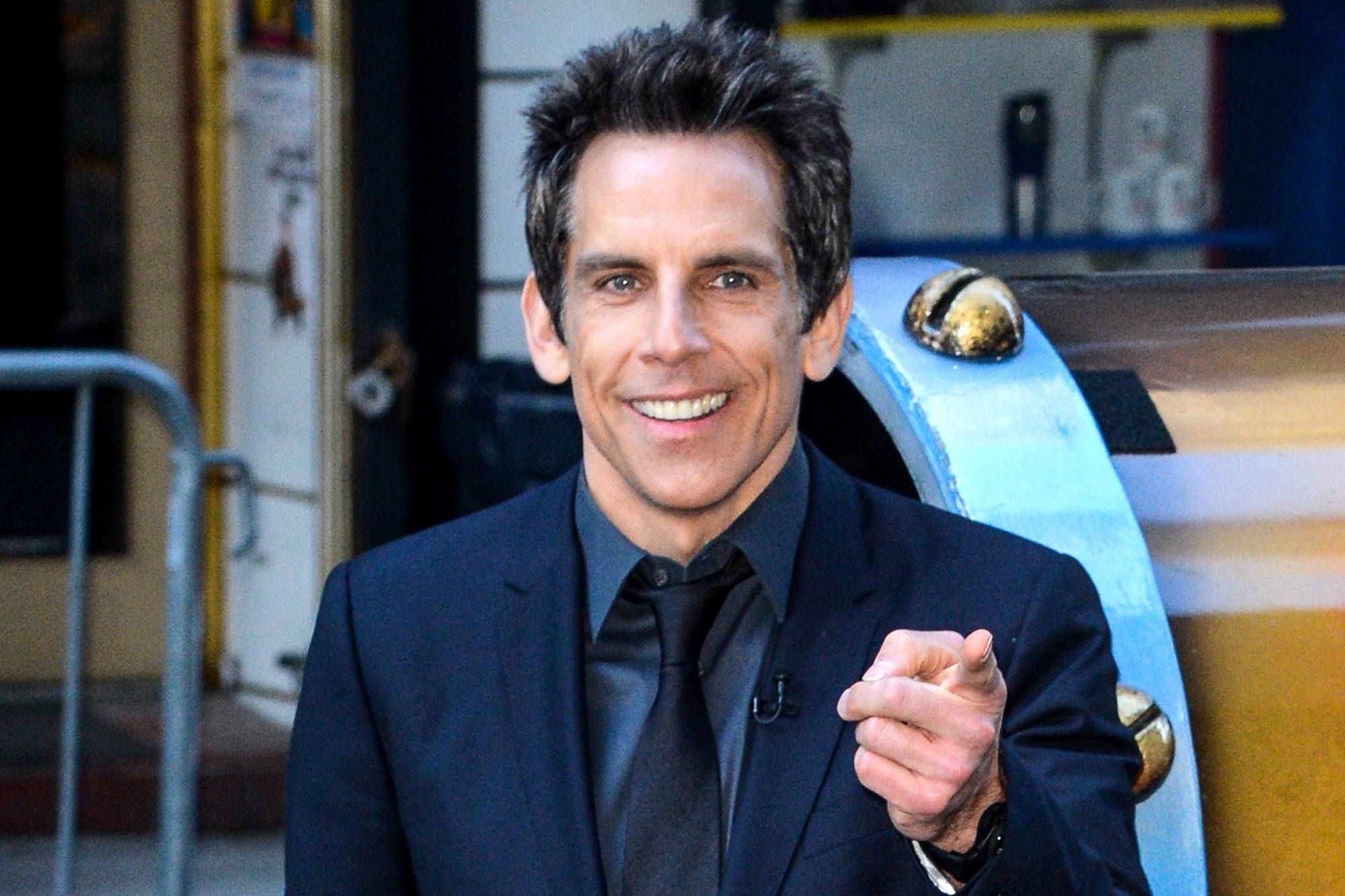 2000x1333 Download Ben Stiller Pointing Wallpaper