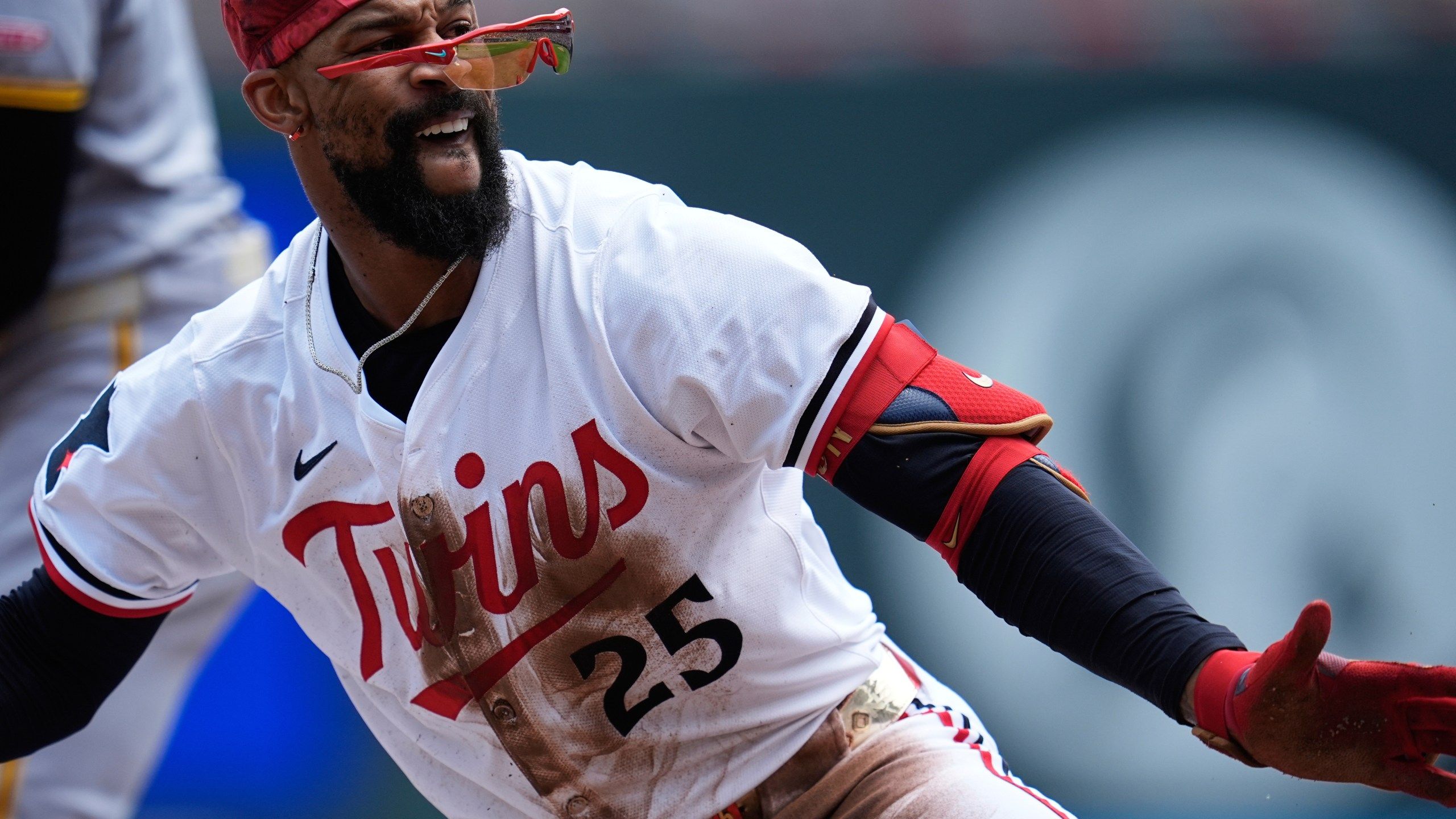 2560x1440 Twins' Byron Buxton hits for the cycle, the first at Target Field since the ballpark opened. WTAJ