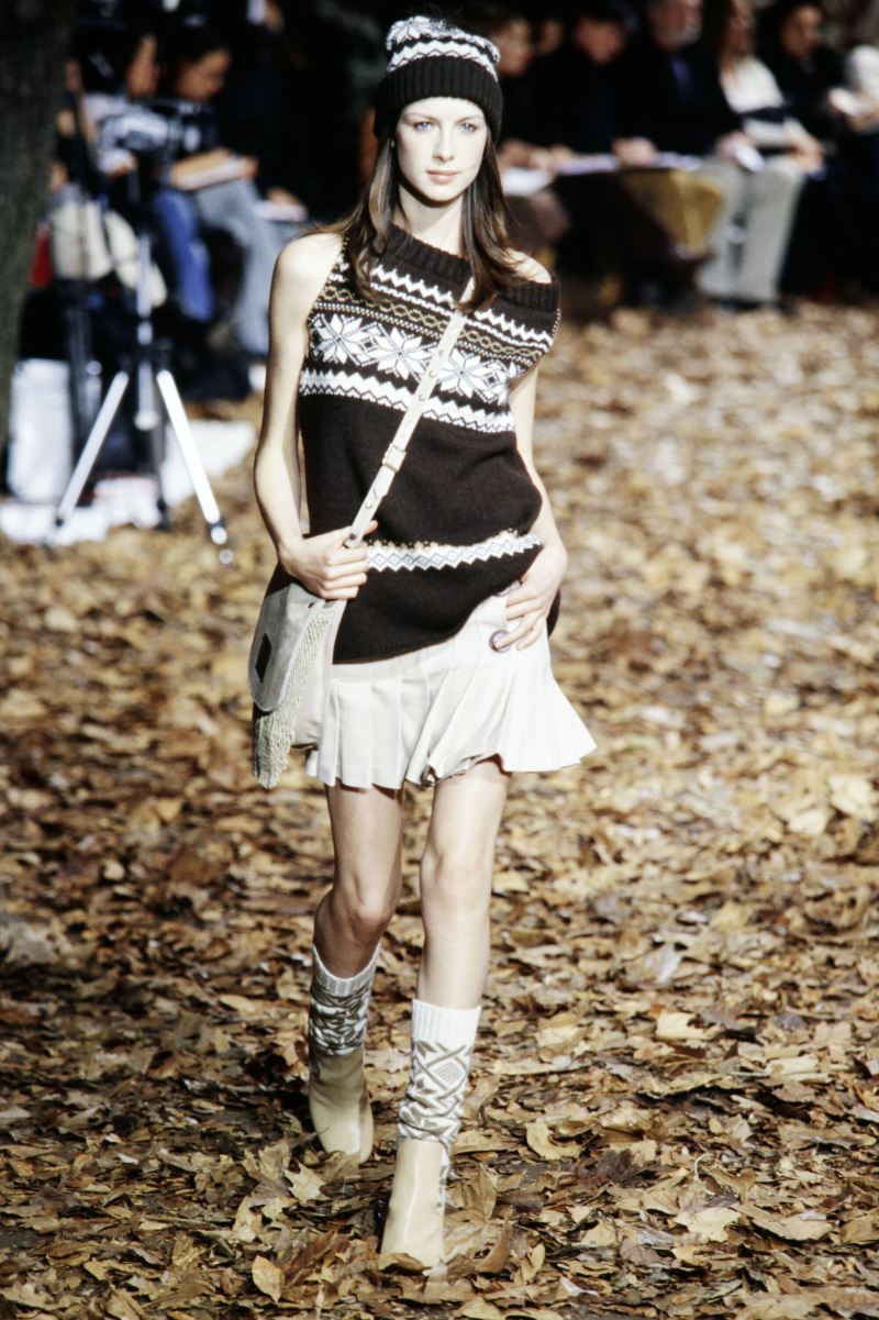 800x1201 Caitriona Balfe's 2000s Runway Modeling Photo Before 'Outlander' Fame