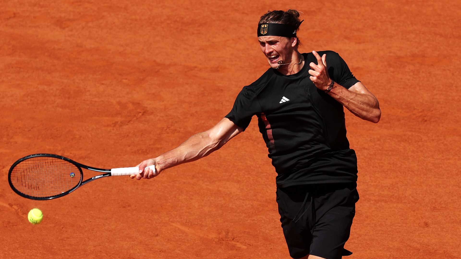 1920x1080 Alexander Zverev advances at Paris Olympics; Taylor Fritz earns win
