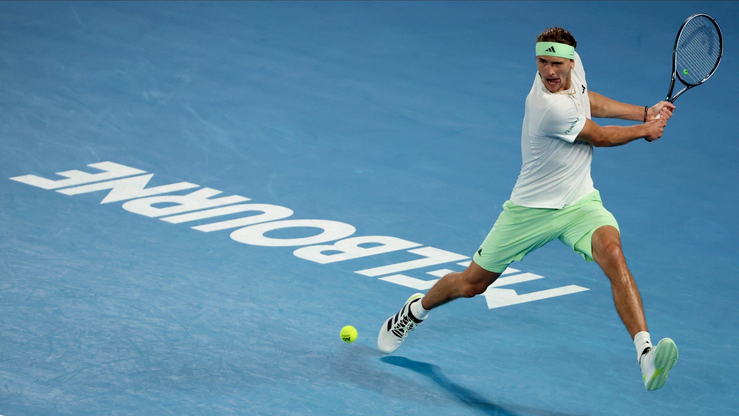 2560x1440 Zverev ousts Alcaraz to move into Australian Open semis against Medvedev; Zheng into 1st semifinal