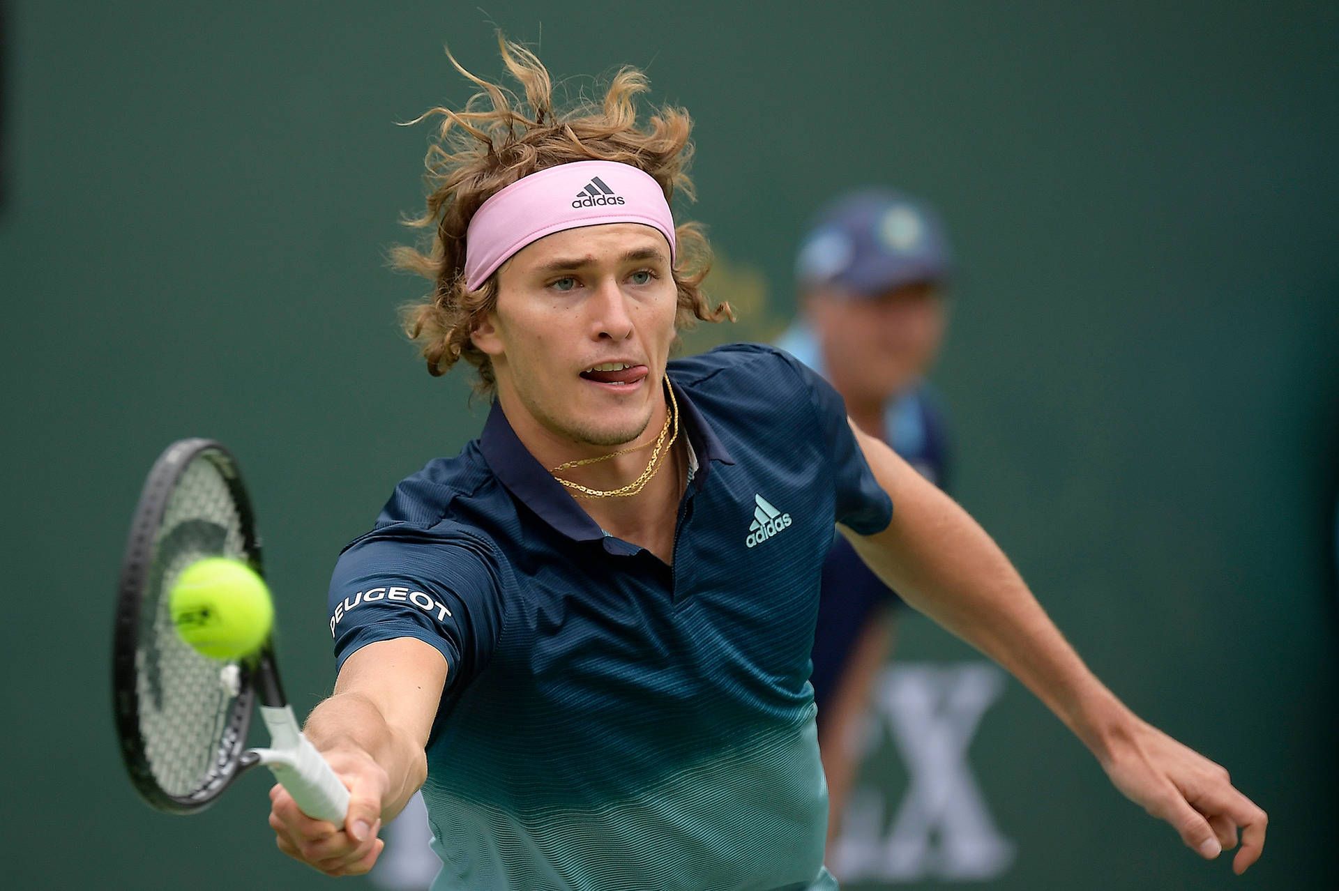 1920x1278 Download Alexander Zverev Biting Tongue in Intense Moment Wallpaper